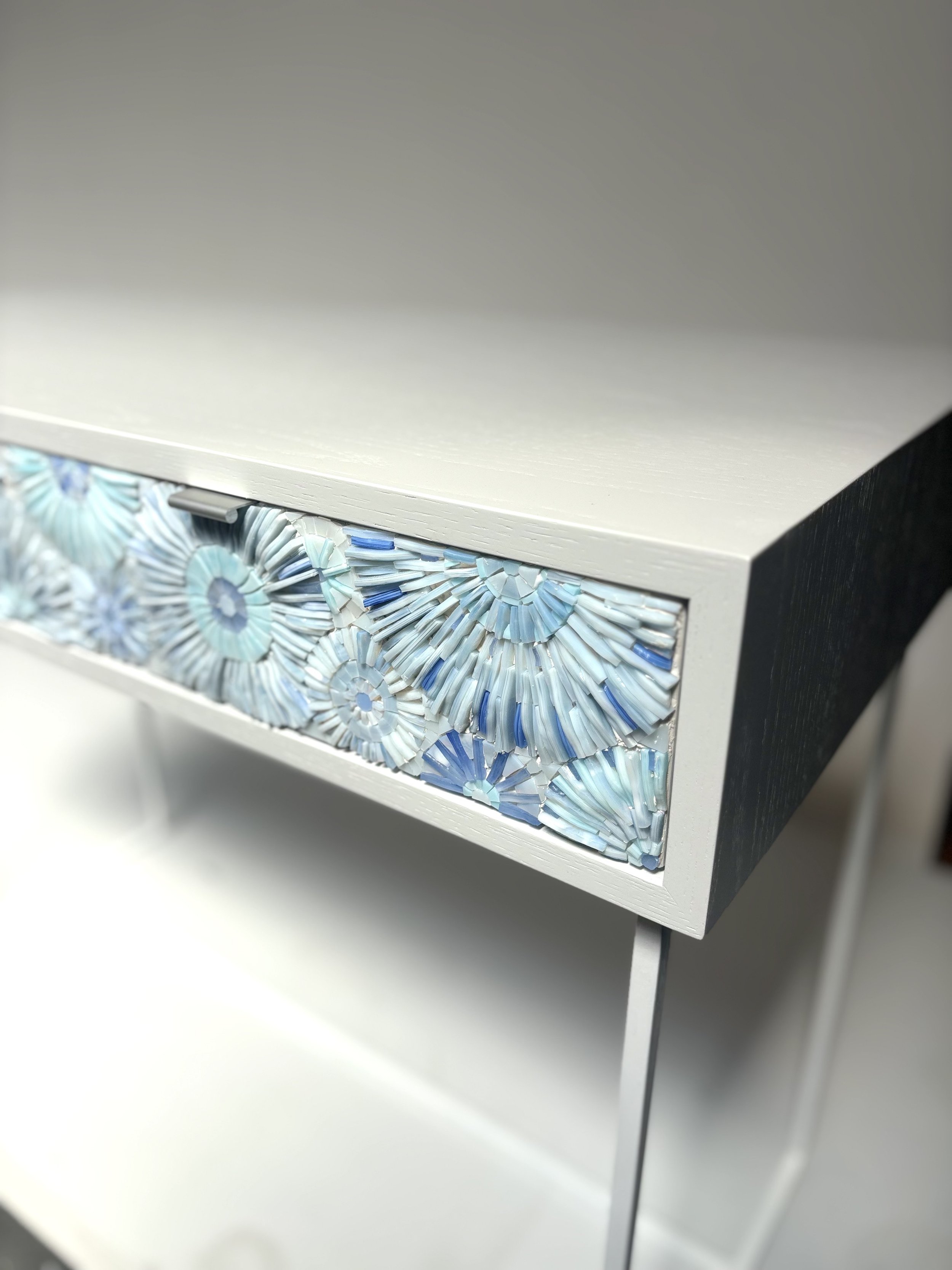 KRAVET DESK DETAIL 2.jpg