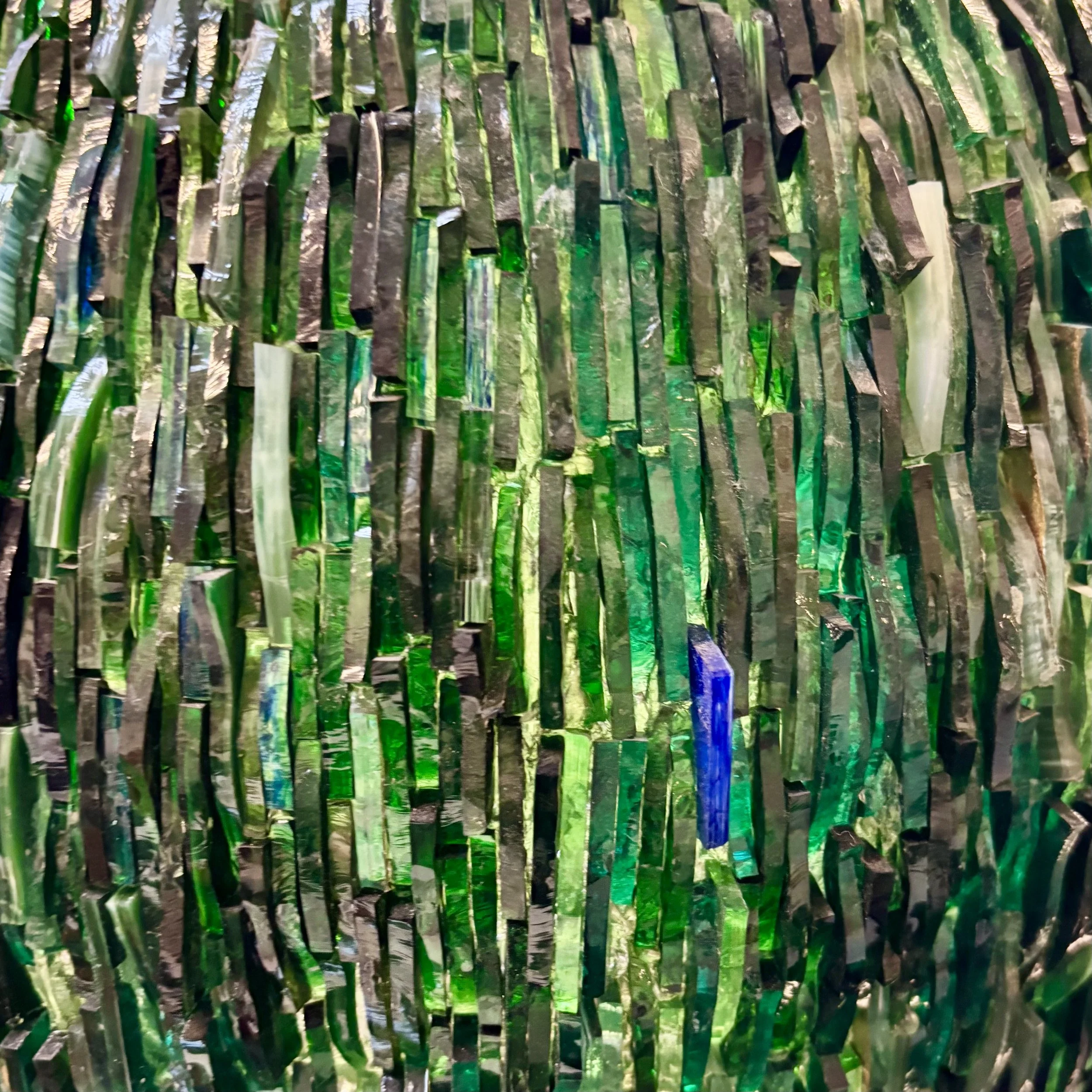 DETAIL GREEN GLOBE.jpg