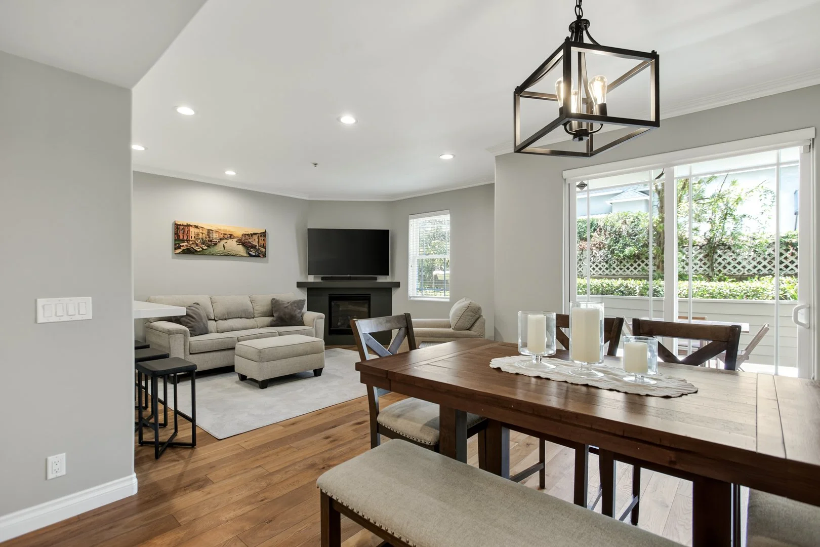 Just Listed! 1426 N Laurel Ave. #110