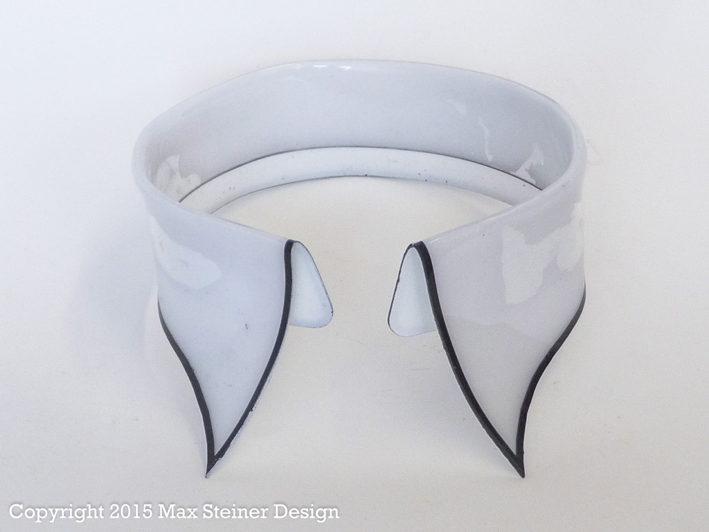 Formed Collar - White/Black Edge
