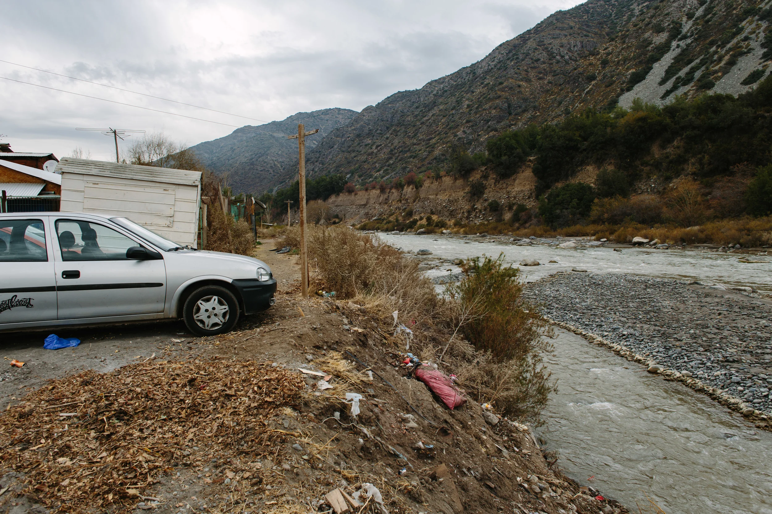 Tucked out of sight of the tourist’s view of the Cajón, this small riverside neighborhood has no running water, and residents rely upon water truck deliveries once a week to fill the tanks and barrels outside their homes.