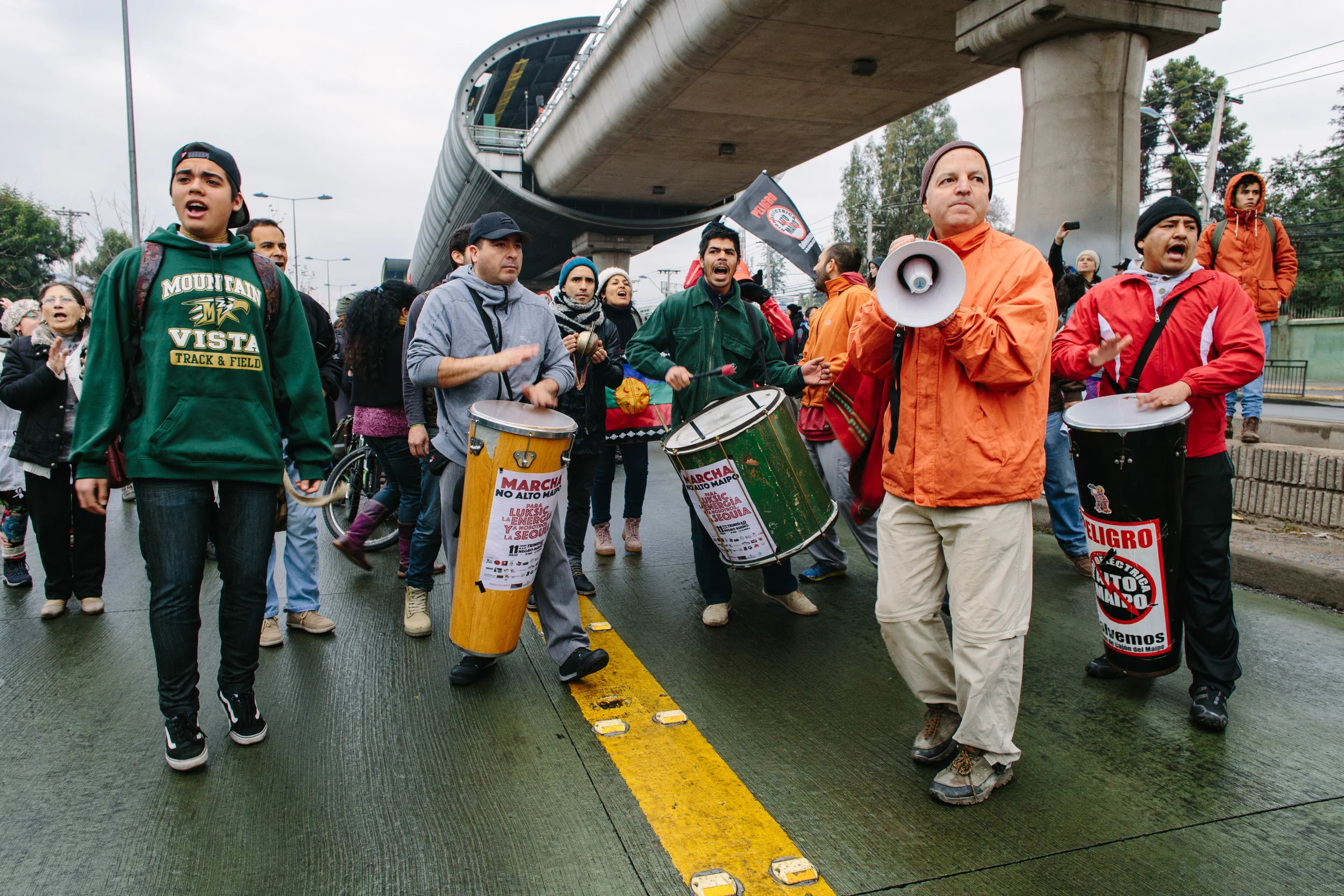 “Without water there is no city.” With this slogan the No Alto Maipo movement has expanded into Santiago and built solidarity with other movements struggling against projects that they feel prioritize private economic interests over the wellbeing of local communities.
