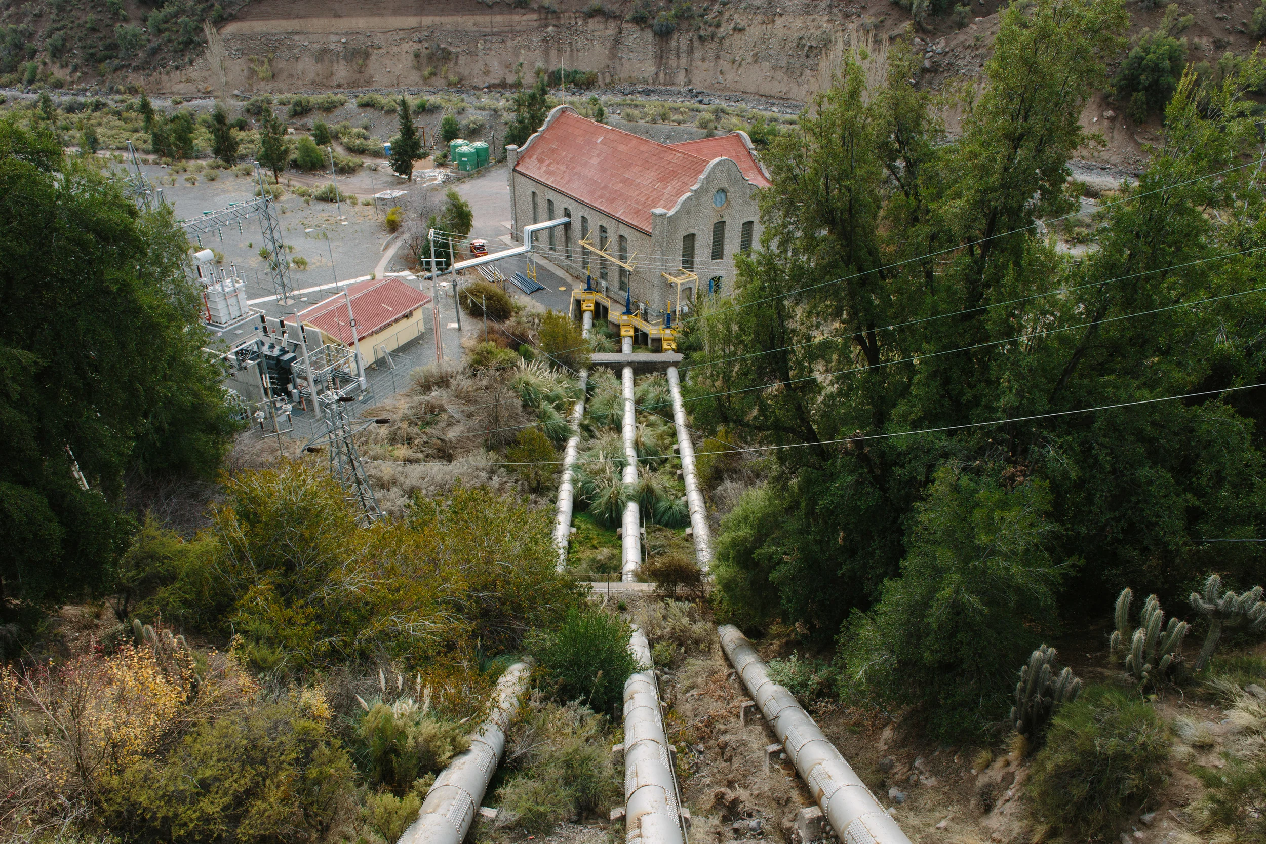 The Cajón del Maipo has a long history of hydroelectric development. The Maitenes plant, built in 1923 by AES Gener, is one of the Cajón’s several run-of-the-river hydroelectric plants (meaning no dam and all water returned to the stream).