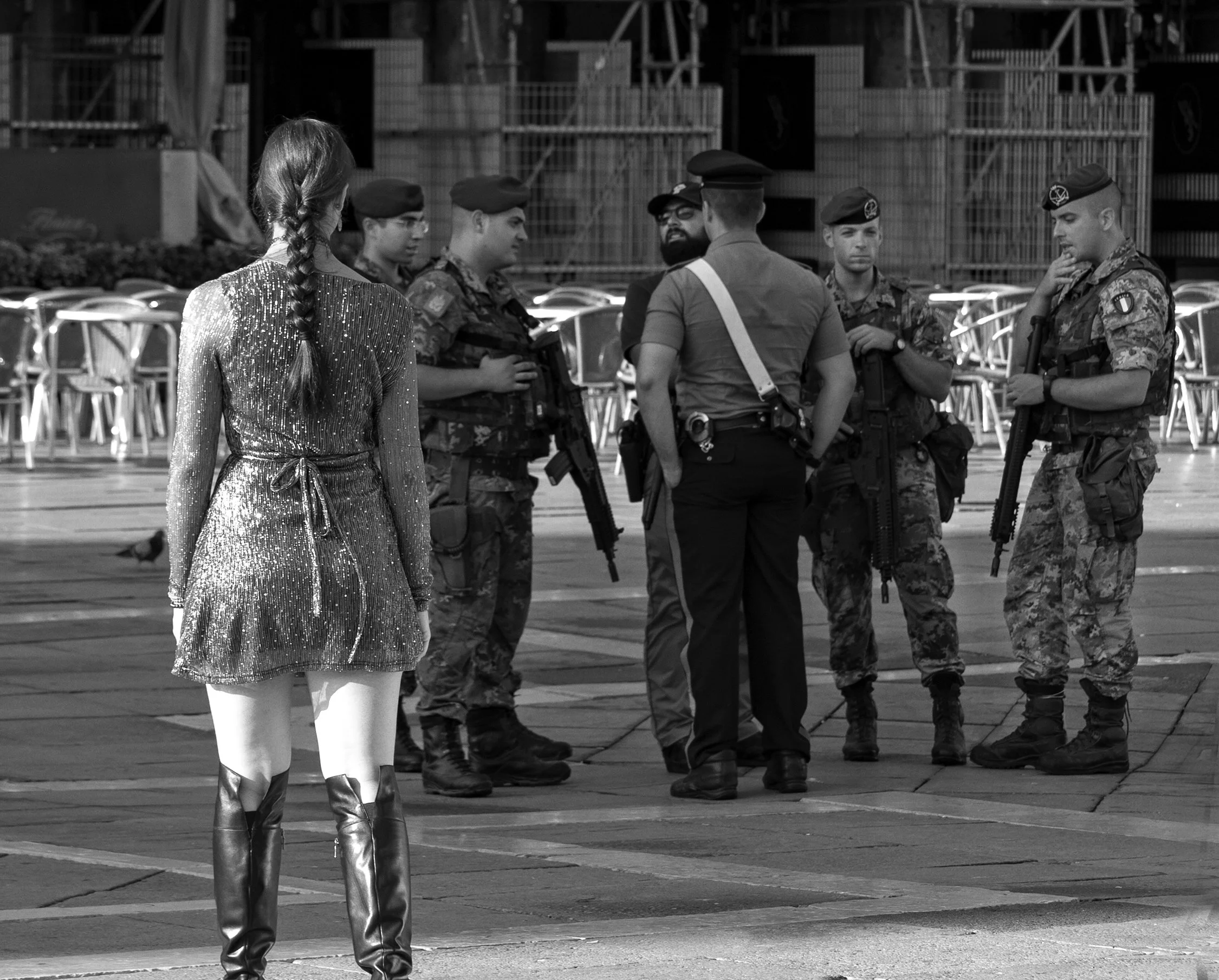 Girl and Soldiers 2 Venice 2017.jpg