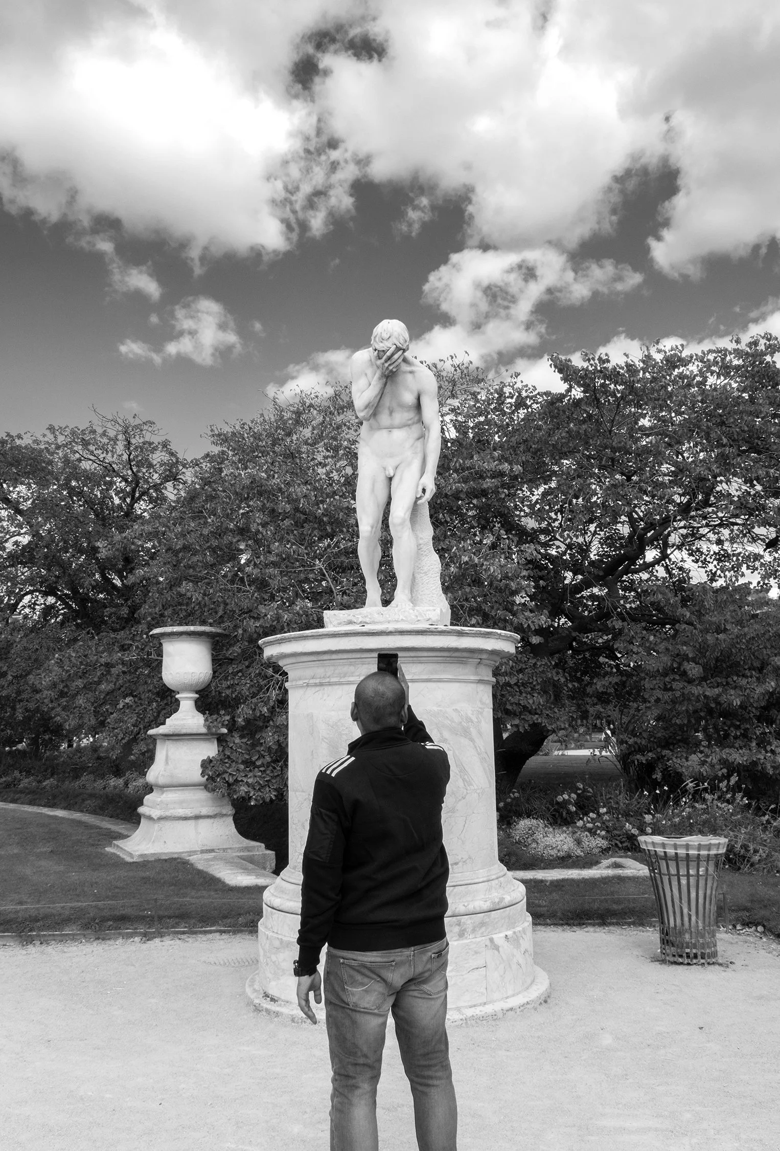 Statue Photo-Tuileries Gardens-Paris-8 Bit.jpg