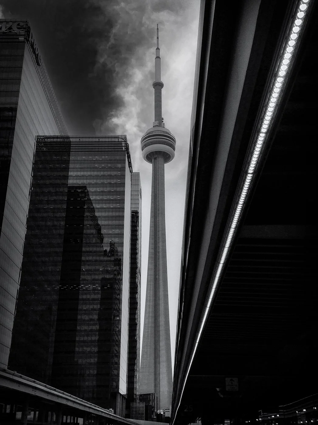 2-CN Tower Toronto.jpg