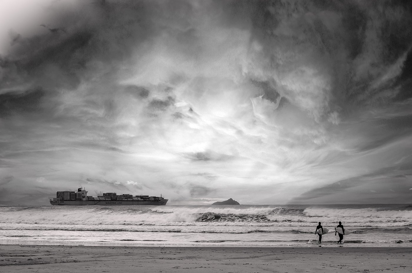 Surfers-3.jpg