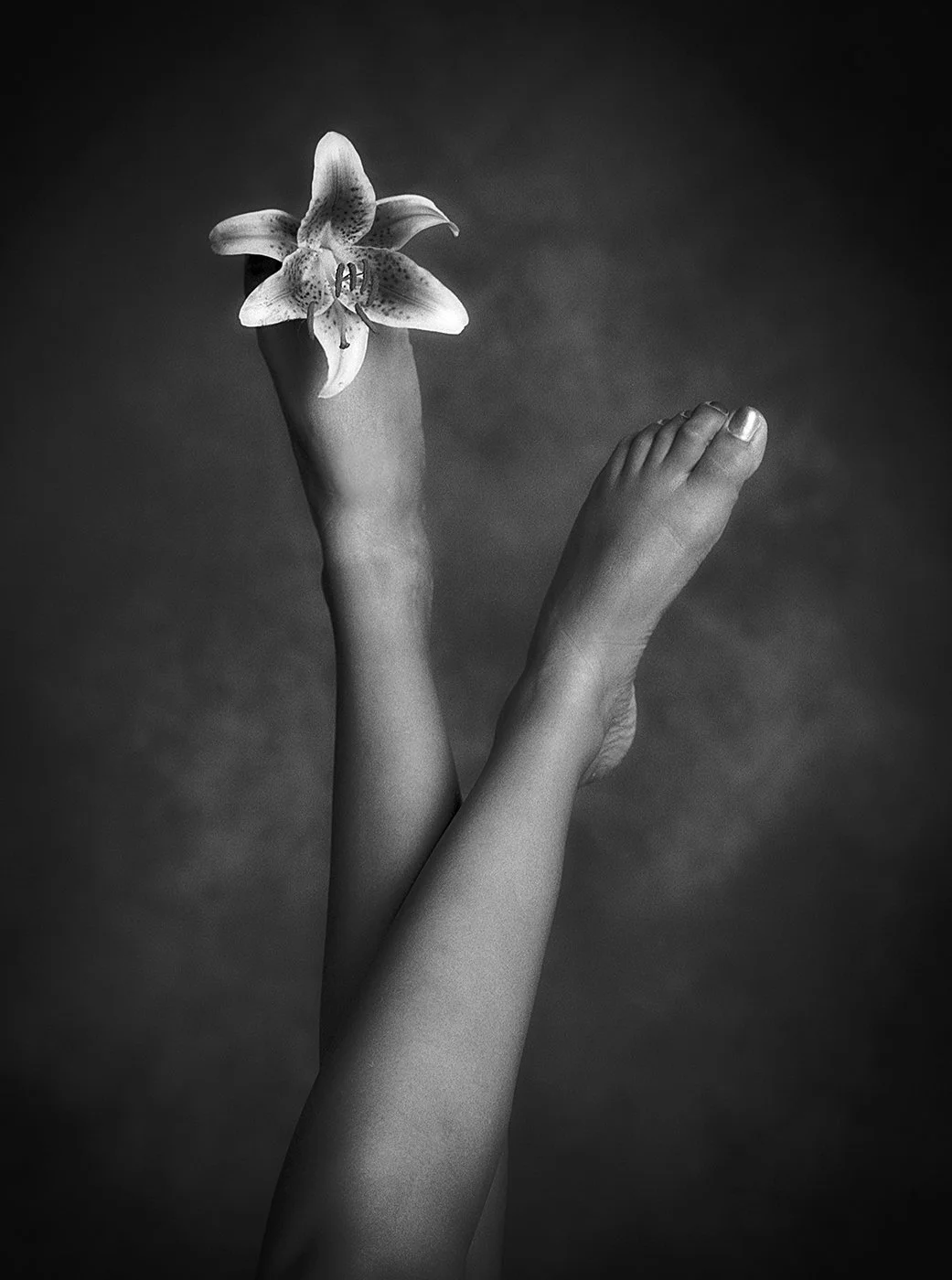 26-Lilly&Foot.jpg