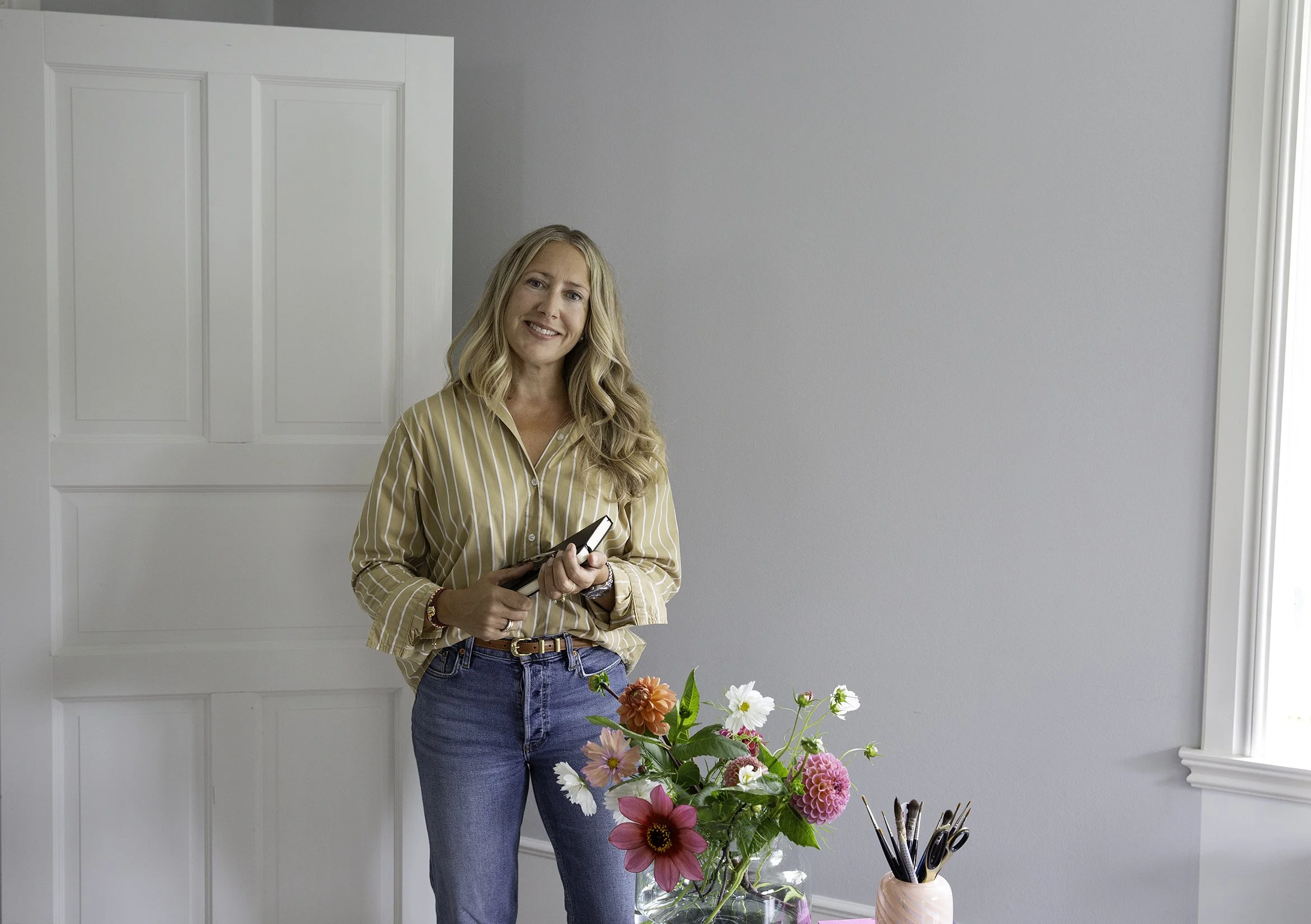 Seeking to create works that feels joyful, pure and “raw”