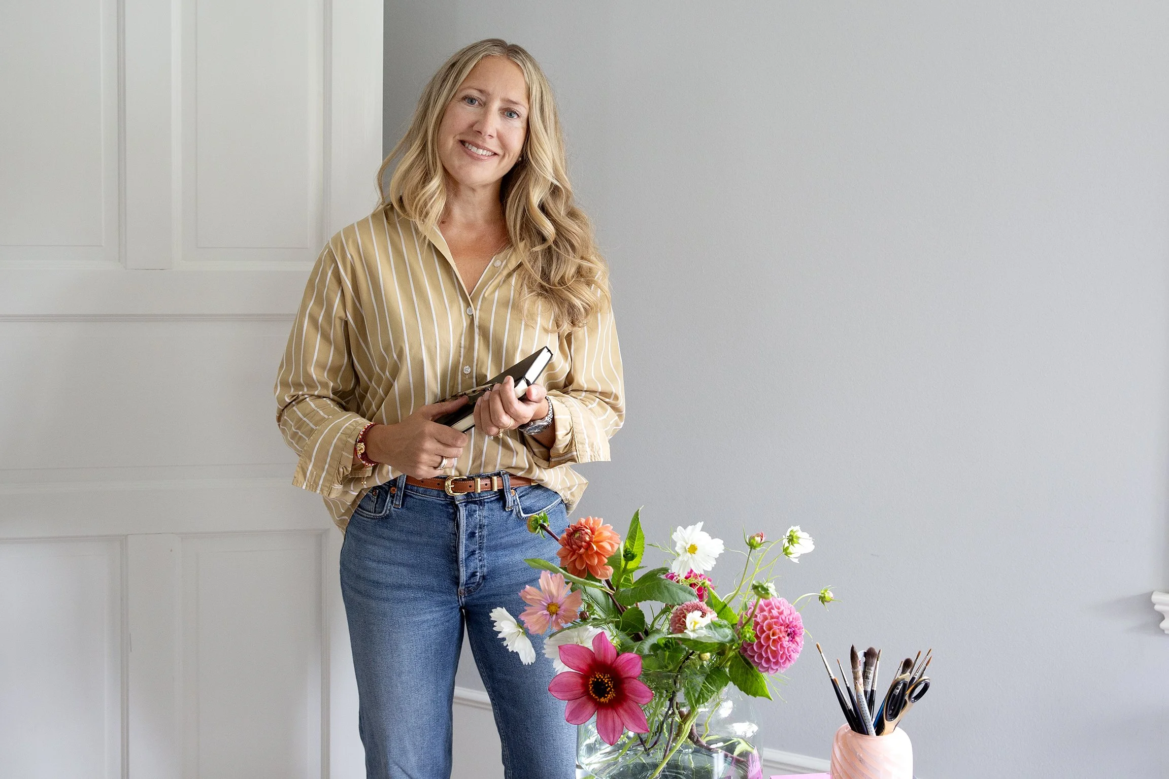 Seeking to create works that feels joyful, pure and “raw”