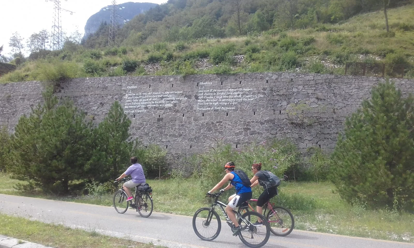 Shadwos_cyclists.JPG