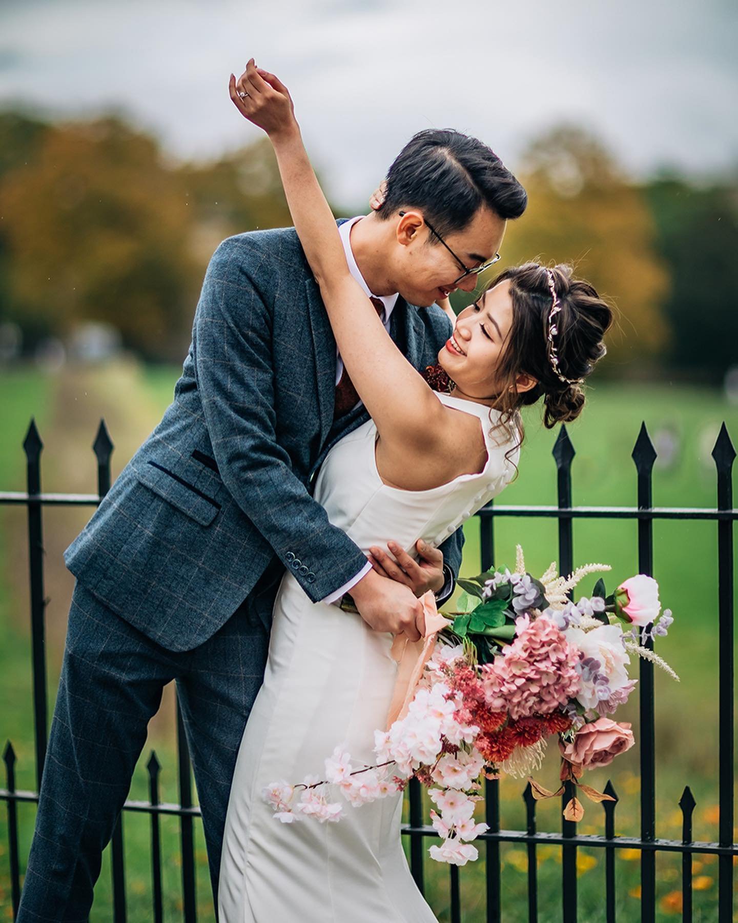 From The Parade Gardens to The Royal Crescent and everything in between&hellip; we love to see all the details from such a beautiful wedding! Congratulations 🎉 again to Joyce and Simon.

Venue: @royalcrescent_hotel Makeup and hair: @makeupjabbie
Flo