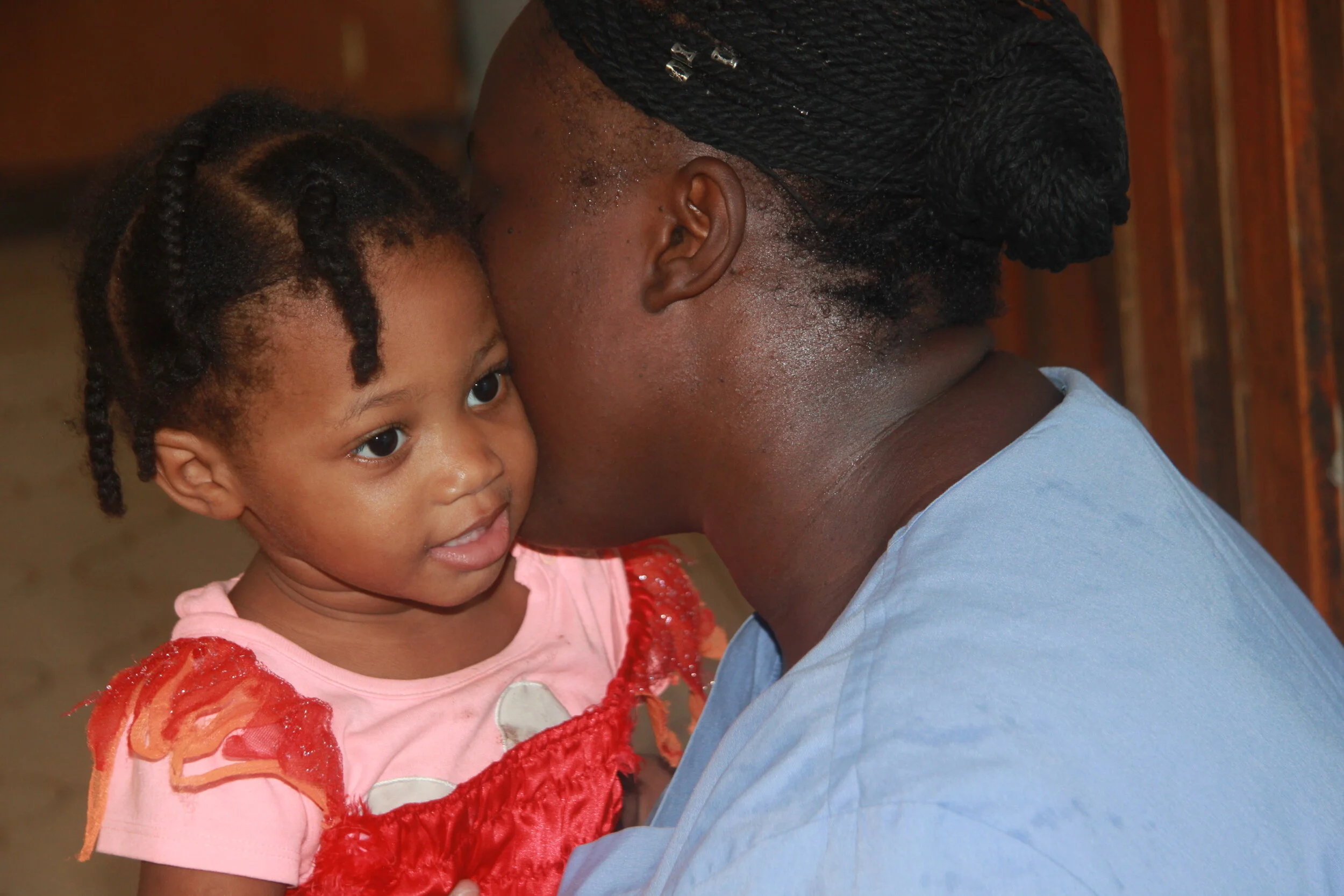  Nanny telling her secrets to Schnaidine 