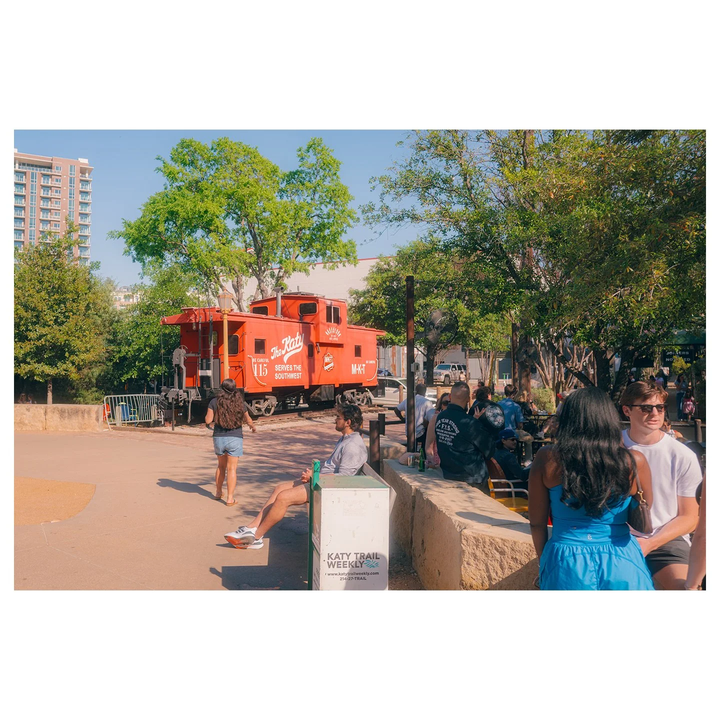 a spontaneous walk with friends

#katytrail #dallas #texas #snaps #street #leica #trail #nature