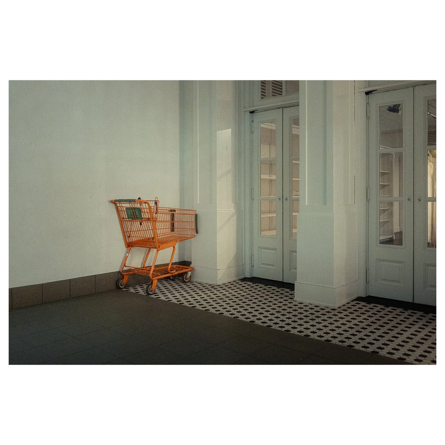 Dead mall vibe&mdash;the mall from my childhood, now deserted.

#deadmall #emptymall #liminalspace #americanmall #quietplaces #colorphotography #leica #fujifilm #documentaryphotography
