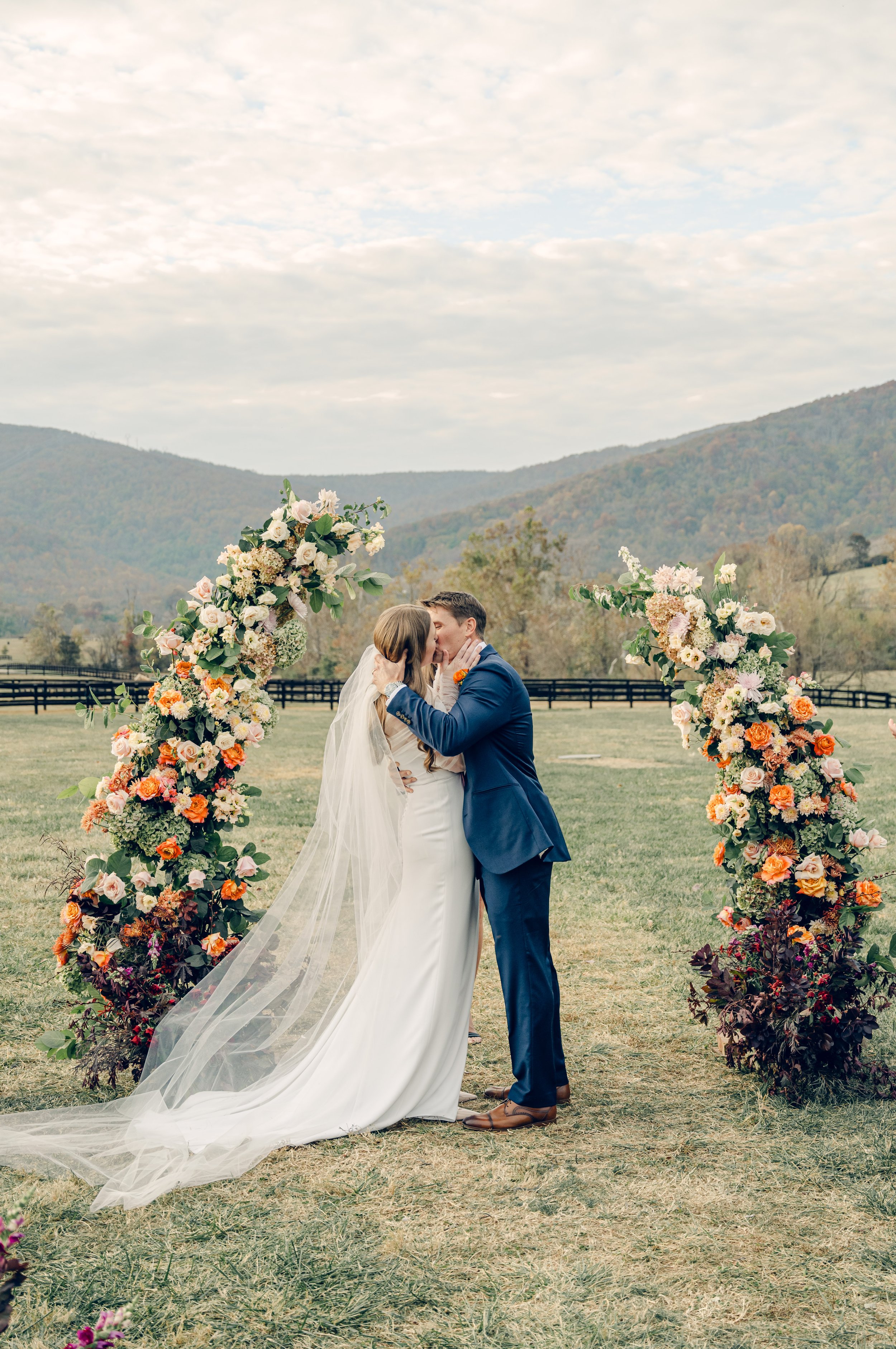 kingfamilyvineyardweddingcharlottesvillevirginiaweddingphotographersarahhouston-22.jpg