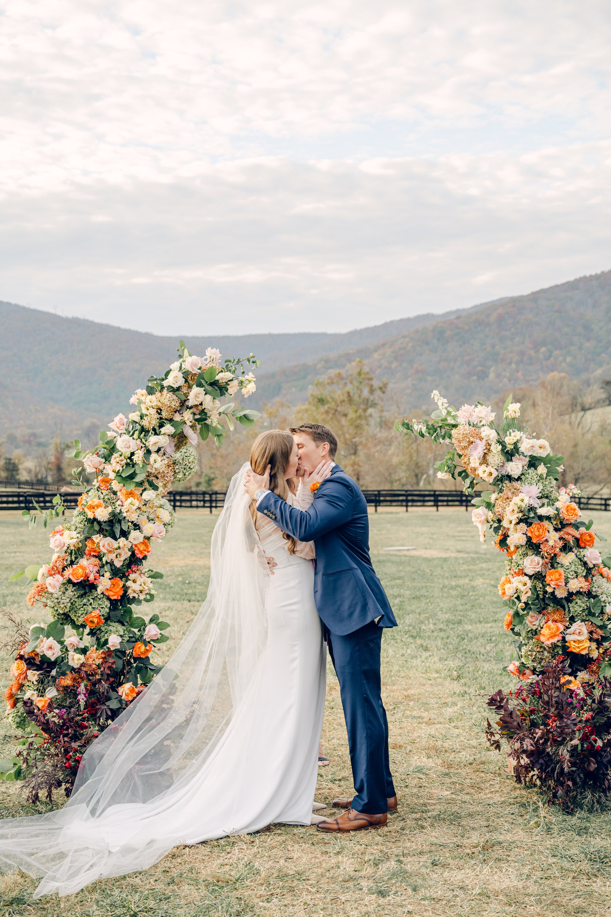 kingfamilyvineyardweddingcharlottesvillevirginiaweddingphotographersarahhouston-822.jpg