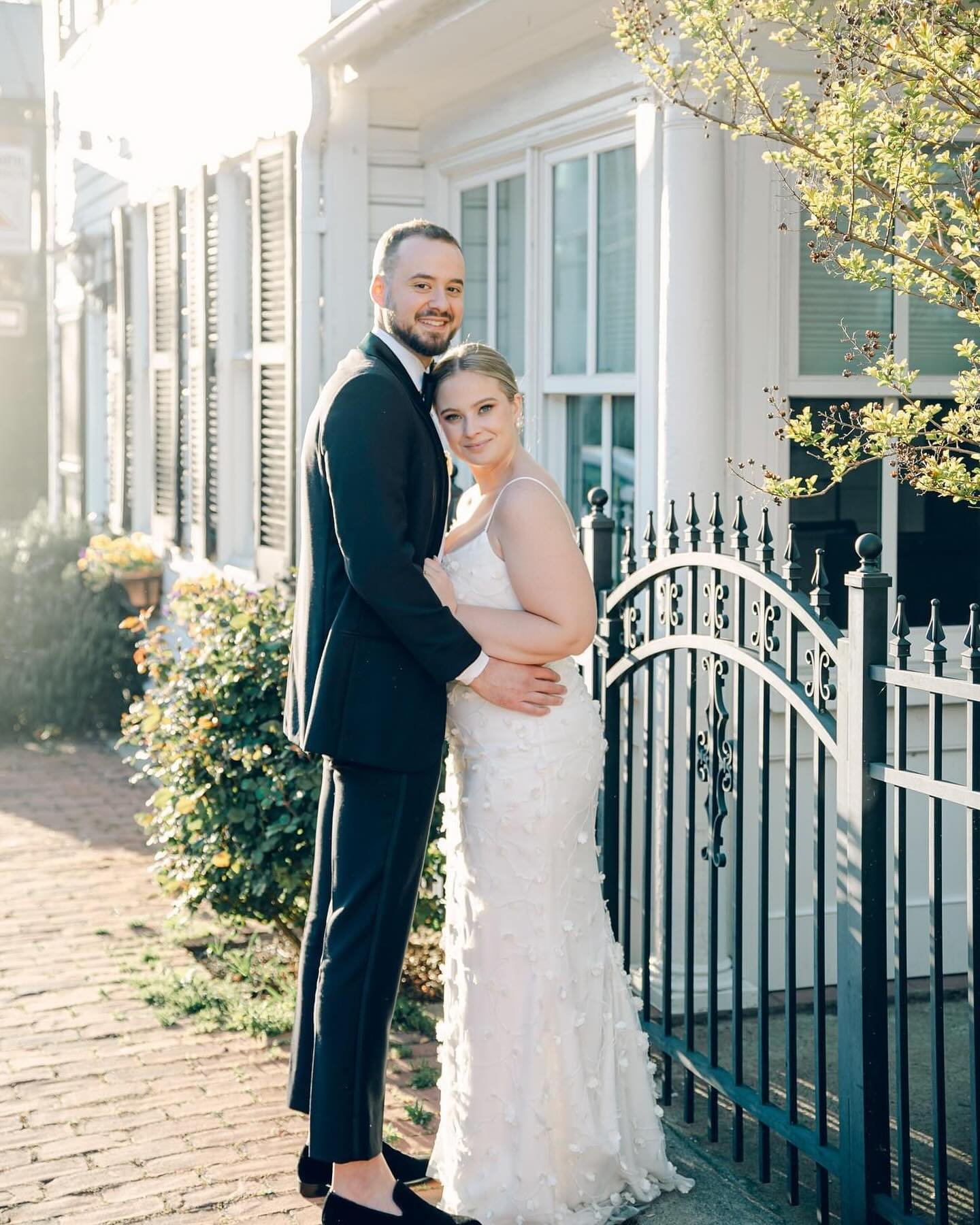 S&amp;N are married!! Their @birkbyhouse wedding was so beautiful-the flower &amp; garden festival may have taken all the parking&hellip;but it couldn&rsquo;t stop these two from having the best day ever!!!!
.
.
.
#leesburgwedding #leesburgweddingpho