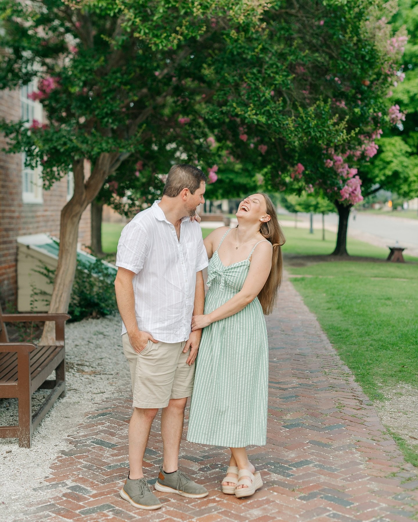 E+J had a GORGEOUS evening for their engagement in Williamsburg (yes it was humid&hellip;) but the crowds were low and the gardens were stunning!! Plus the overcast light&hellip;added bonus✨
.
.
.
#williamsburgweddingphotographer #williamsburgwedding