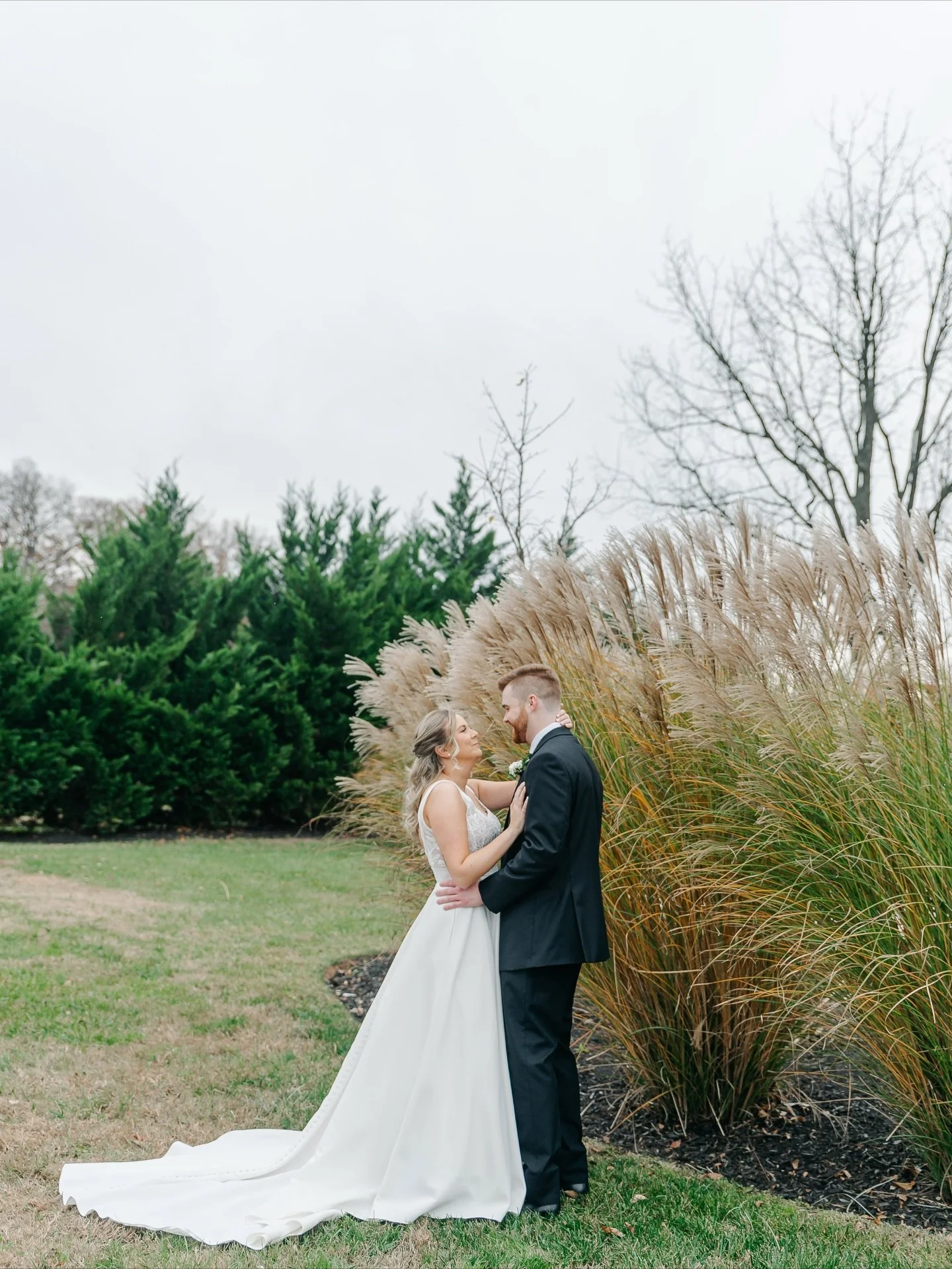 It&rsquo;s a rainy Saturday, but luckily for C+M they just had the perfect overcast, no need for umbrellas;) the next two weekends are wedding free (what do I do?!) so back to blitz editing and chugging Red Bull 
.
.
.
#virginiawedding #virginiaweddi