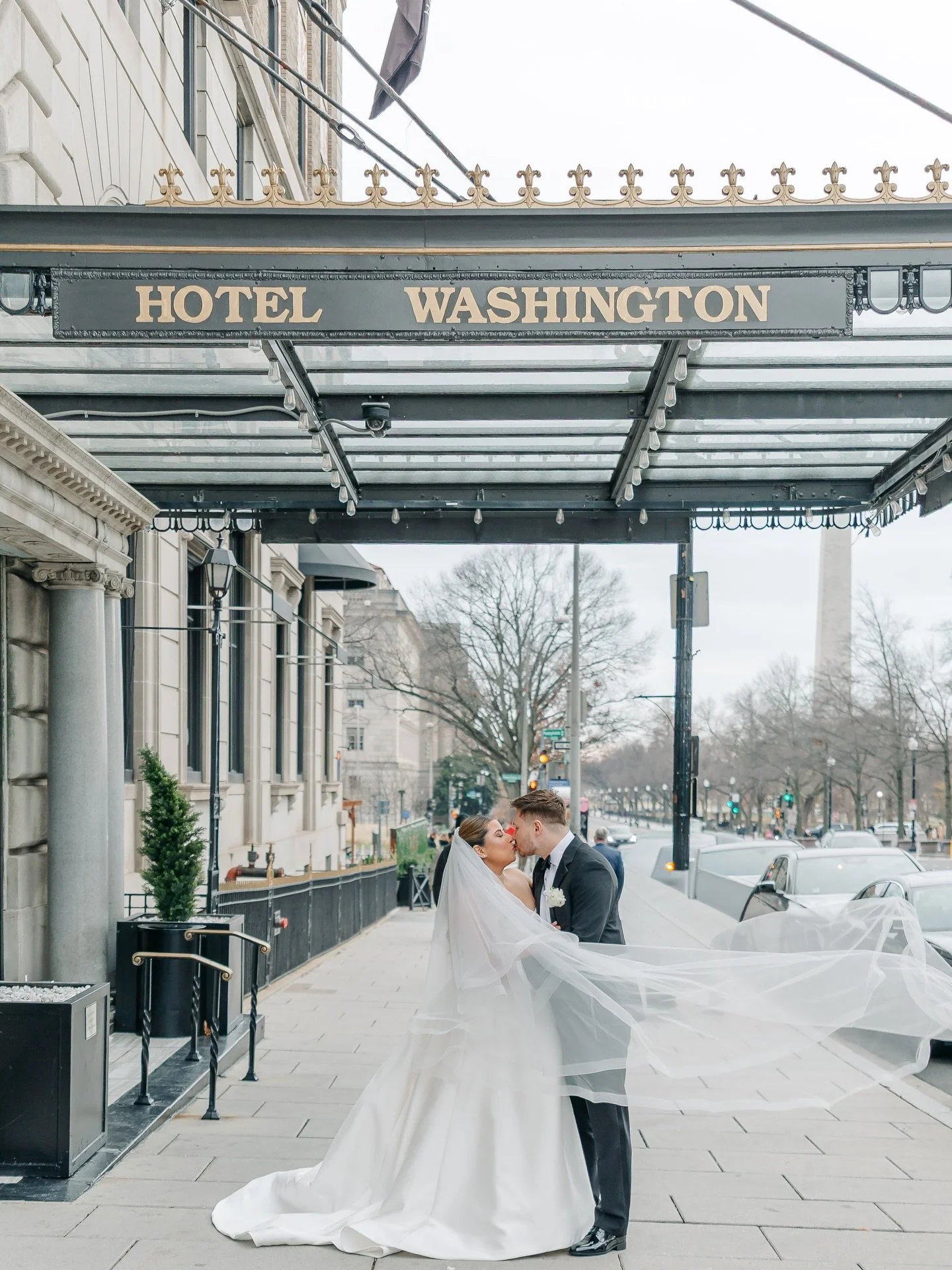 A winter wedding in Washington DC? Yes please! J+B&rsquo;s @hotelwashingtondc wedding was quintessentially DC-truly classic, elegant &amp; beautifully curated ✨🥂
.
.
.
#dcweddingphotographer #washingtondcweddingphotographer #virginiaweddingphotograp