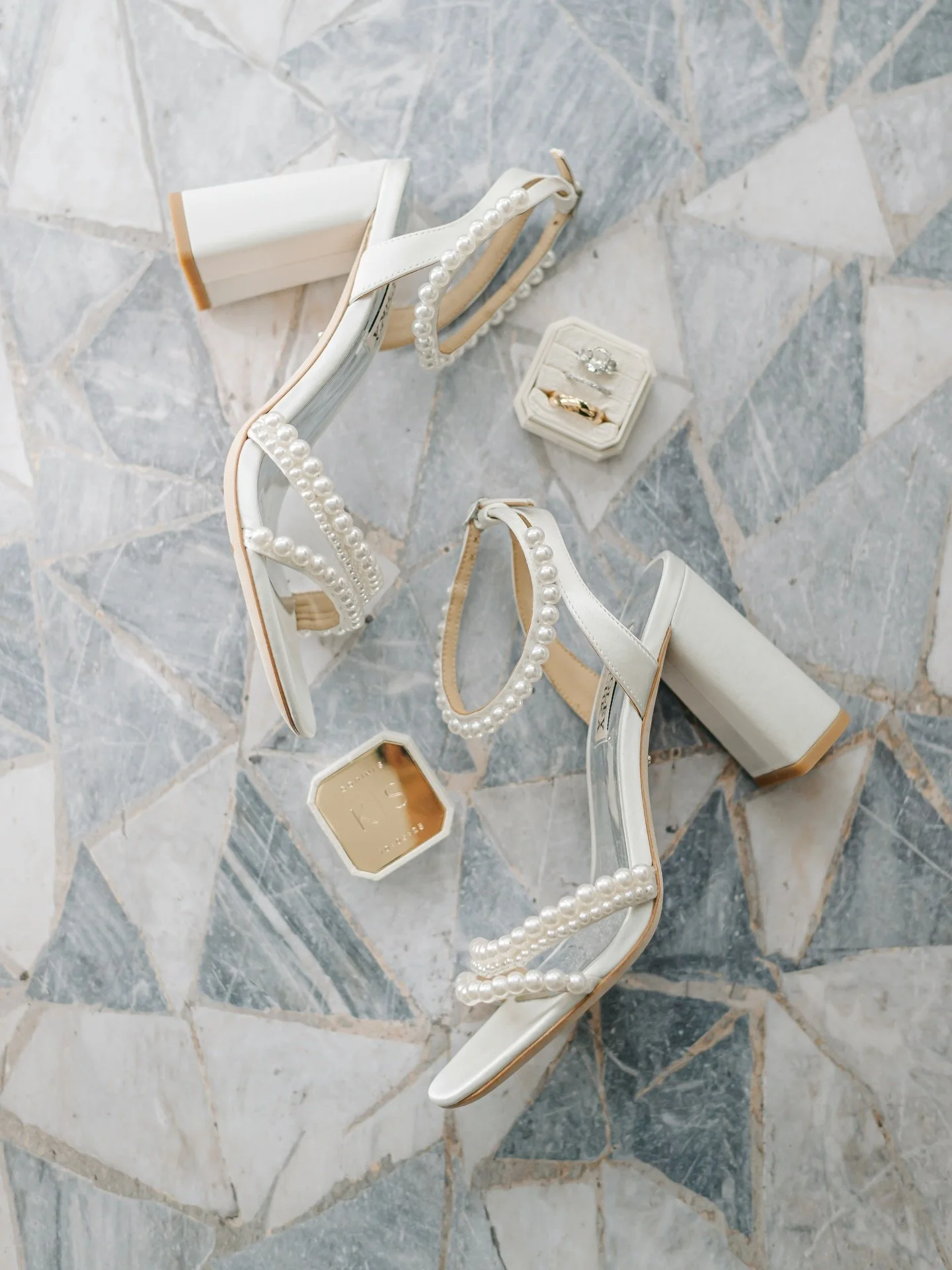 From personalized trucker hats, napkins with the greatest love quotes and an espresso tower&hellip;K+S had all the best details. They truly made it a fun party that their friends &amp; family are sure not to forget. Not to mention having a surprise g