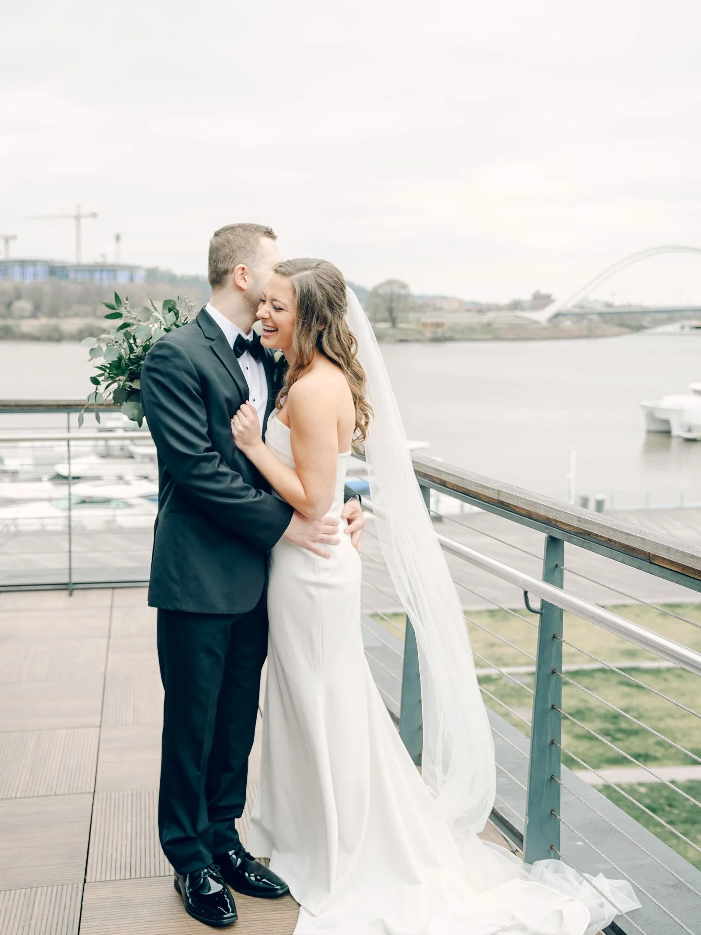 Drizzling on the day? No problem, let me work magic and make your photos look like your very own rom-com. I never shy away from weather, you&rsquo;ve just gotta embrace whatever comes your way and have fun!
#dcweddingphotographer #virginiaweddingphot