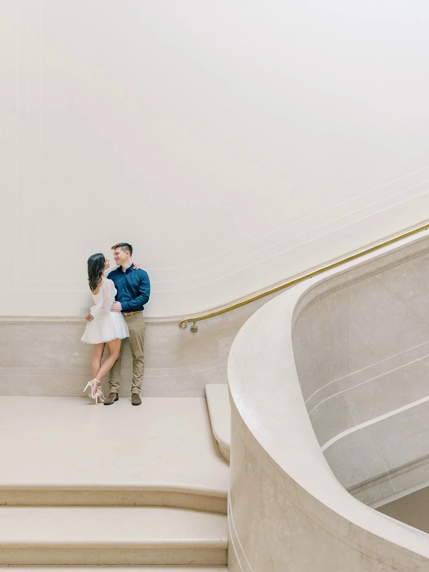 Gorgeous architecture, beautiful marble and inspiring art&hellip;what more could you need for the perfect engagement location? Only thing is:being quiet is hard, my squeals of excitement are frowned upon.
#dcengagementphotographer #dcengagement #virg
