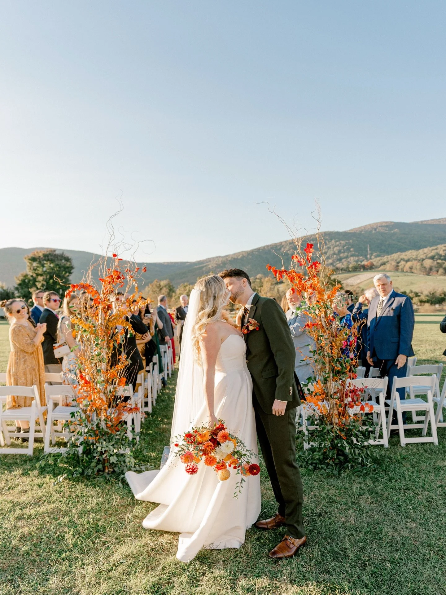 Let your love be full of whimsy ✨

#virginiaweddingphotographer #virginiaphotographer #vaweddingphotographer #charlottesvilleweddingphotographer #cvilleweddingphotographer