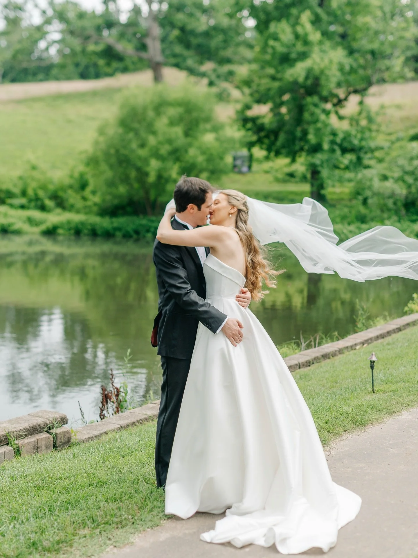 The best part of wedding day portraits? The private moments with your partner. Take this time to relax, recharge, and really be present with each other. This chapter may be just beginning, but the memories you're making will last a lifetime🥂✨
#charl