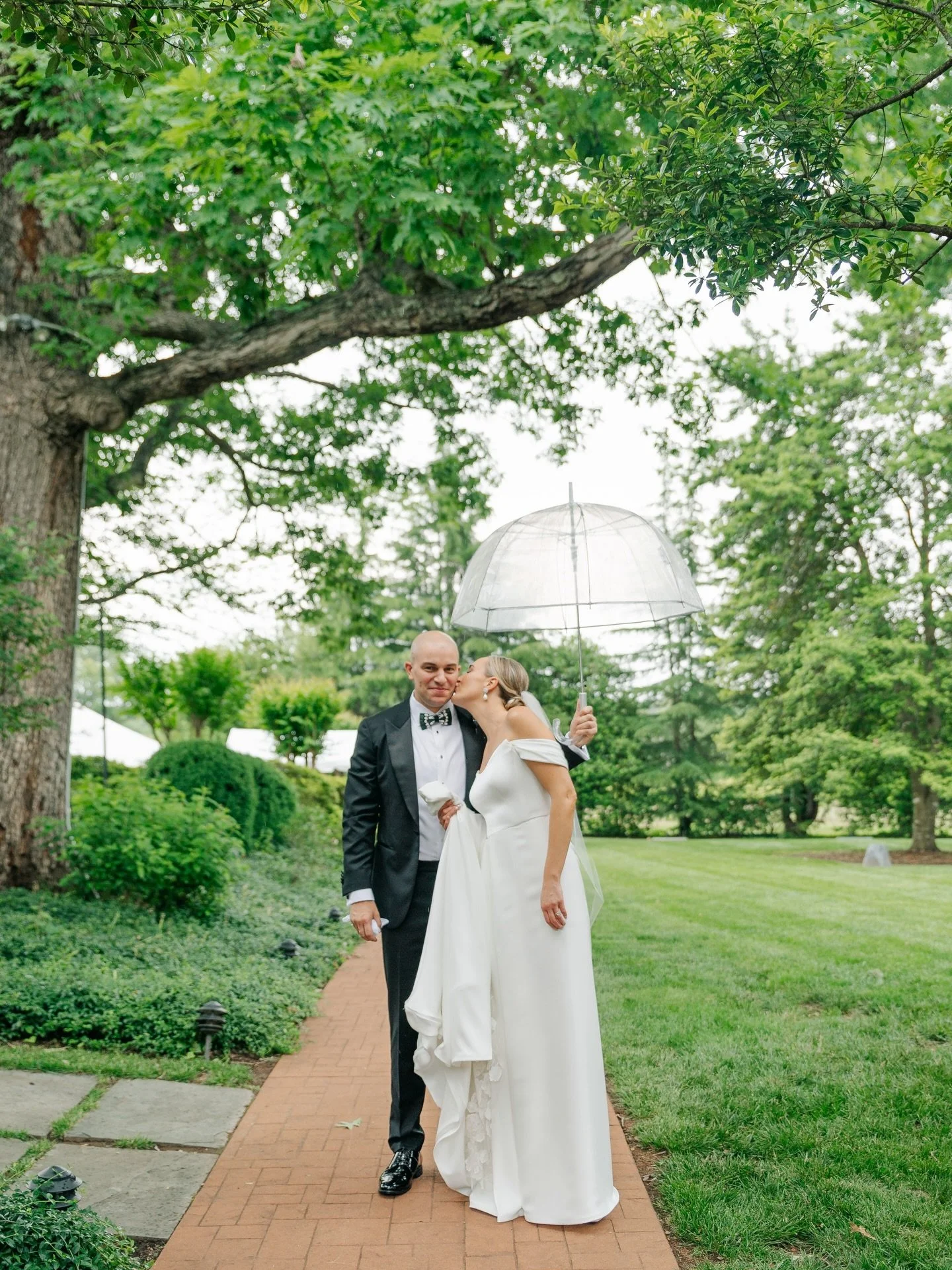 What if it rains on your wedding day?

I get asked this more than you&rsquo;d think&hellip; and every time, I smile a little.

Because rain doesn&rsquo;t ruin a wedding day.
It softens it. It slows it down. It wraps everything in this quiet, romantic