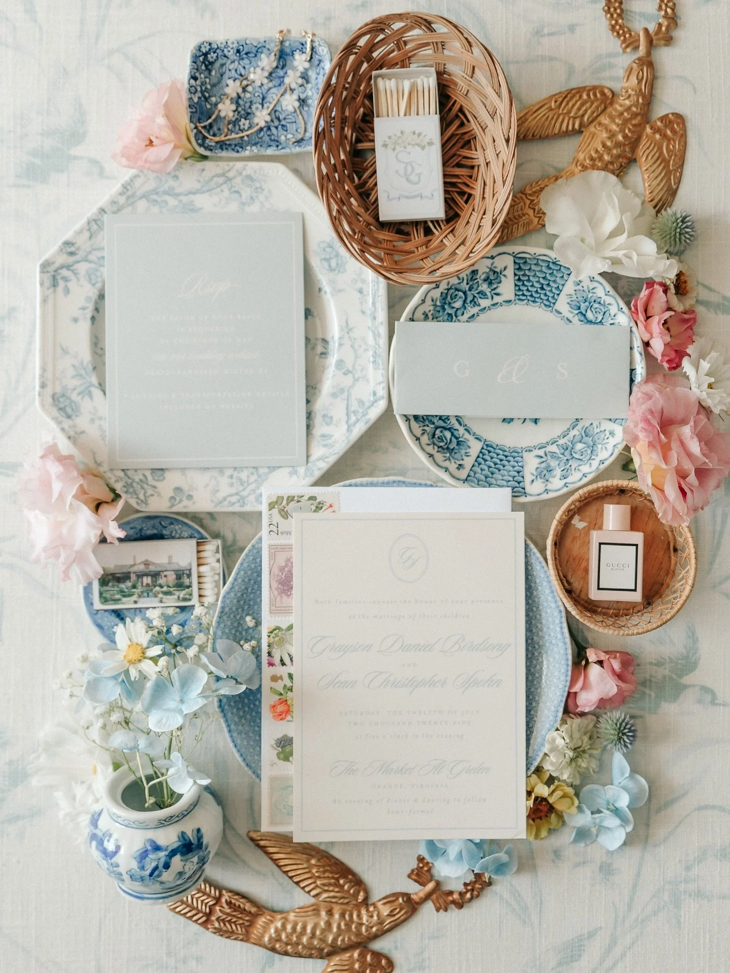 I&rsquo;m SO excited for all the flat lays I&rsquo;ll curate this wedding season, I&rsquo;ve gotten new antiques and trinkets that are going to make for really stunning detail photos ✨
#vaweddings #vaweddingphotographer #virginiawedding #virginiawedd