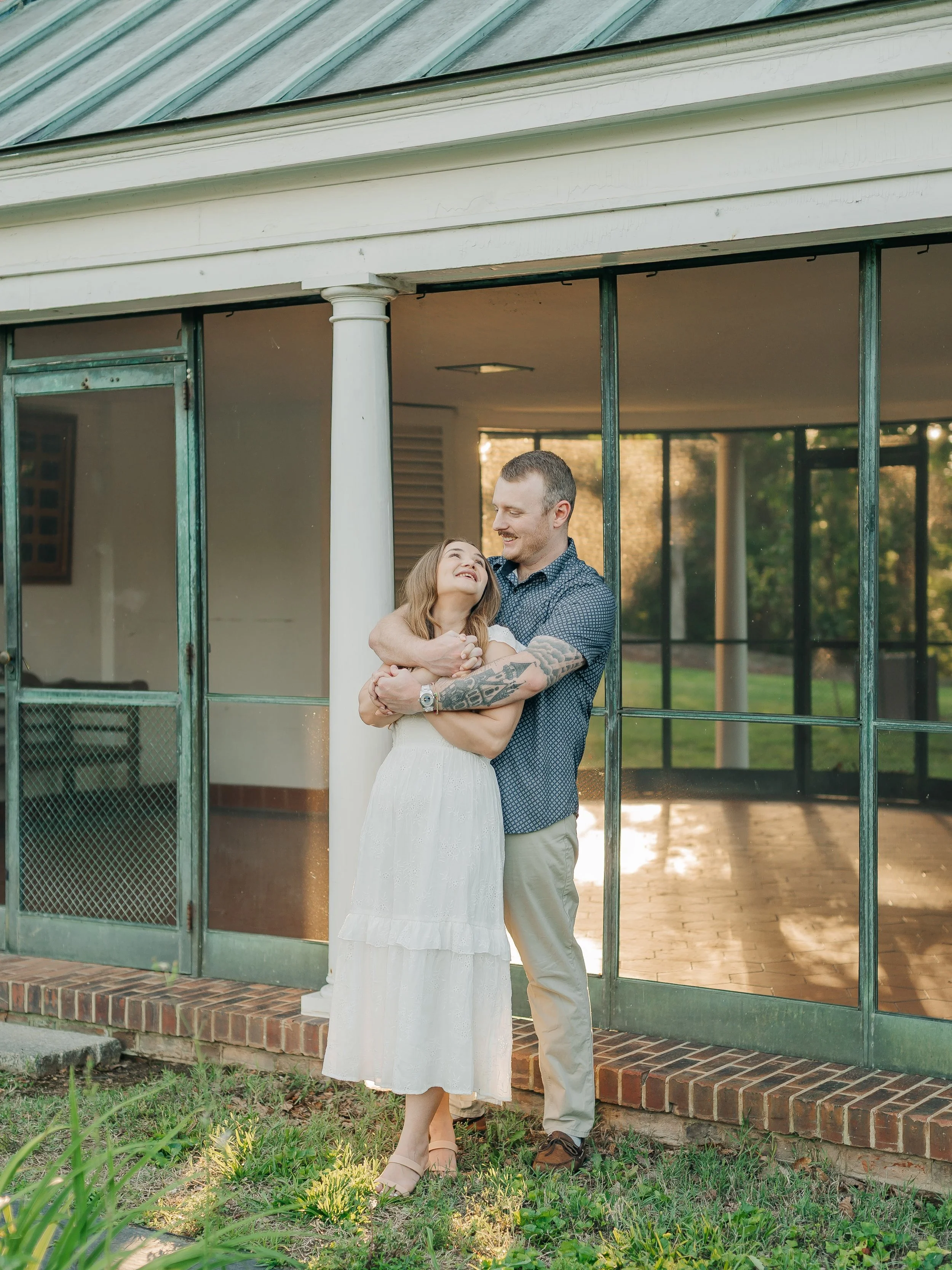 Your engagement session should &ldquo;feel&rdquo; like you. Bring elements that compliment you as a couple: whether it&rsquo;s your dog Bagel or your secret inside jokes&hellip;keep it real. Keep it simple.Your love doesn&rsquo;t need fluff or crazy 