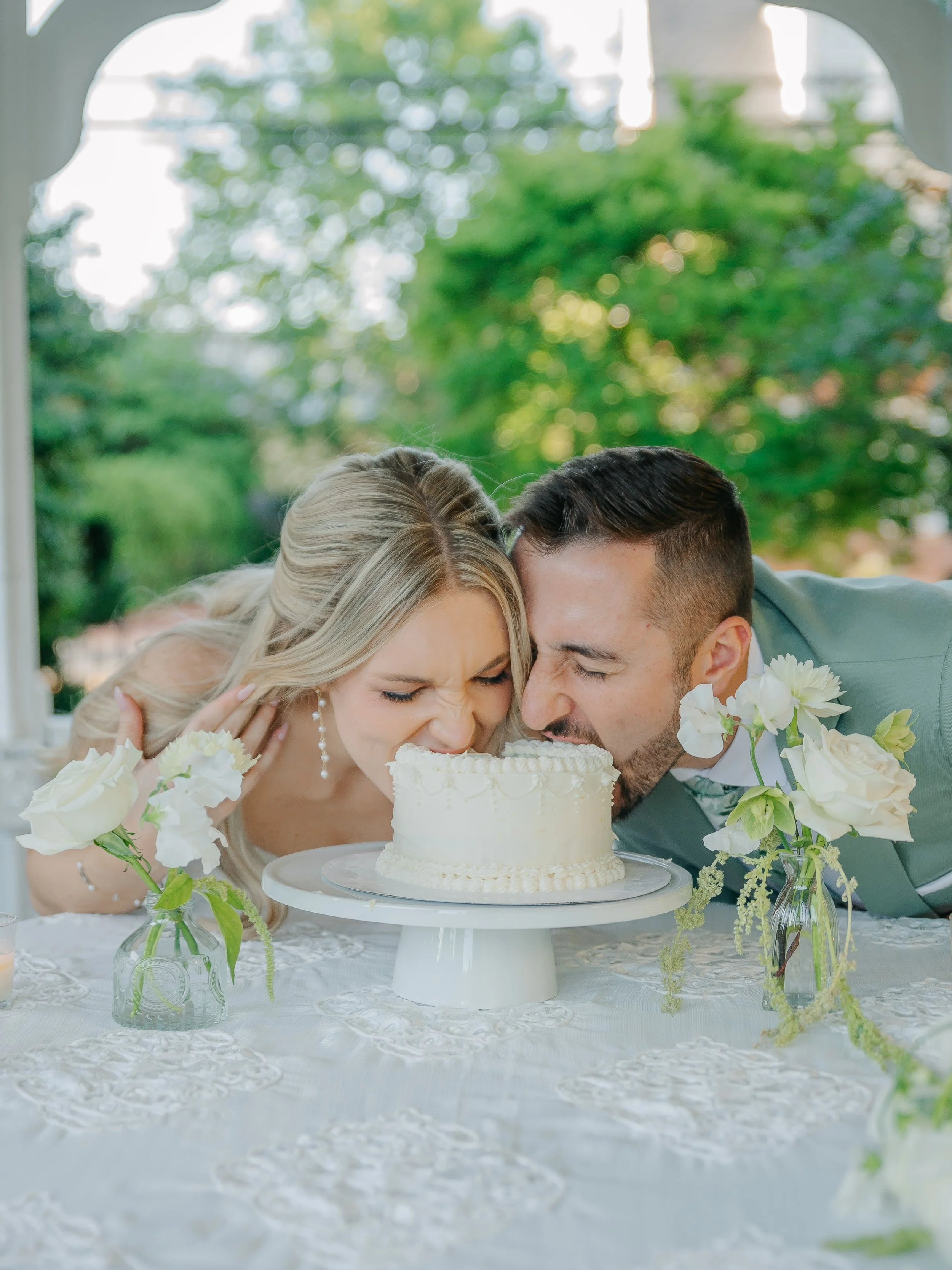 These cute cat parents got married and I couldn&rsquo;t be more excited to share photos of their day at @birkbyhouse. It was such an honor and joy to celebrate with them alongside their friends and family. I also LOVED that they incorporated their ca