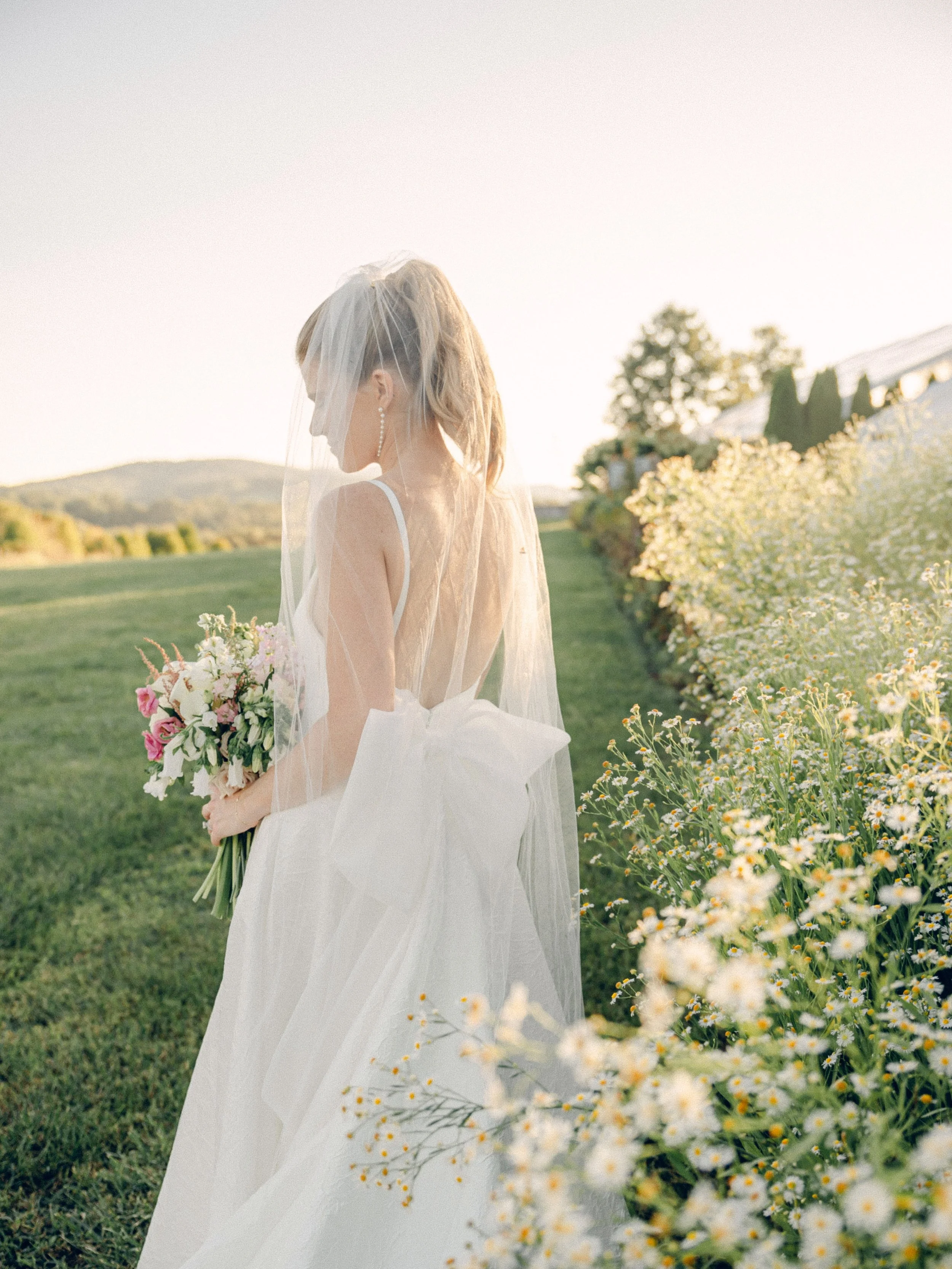 &ldquo;The kind of wedding gallery you&rsquo;ll still love 30 years from now.&rdquo;

-POV: You want wedding photos that feel like your favorite memories&mdash;not a photoshoot.

The uncontrollable laughter.
The way your bouquet looked in the evening