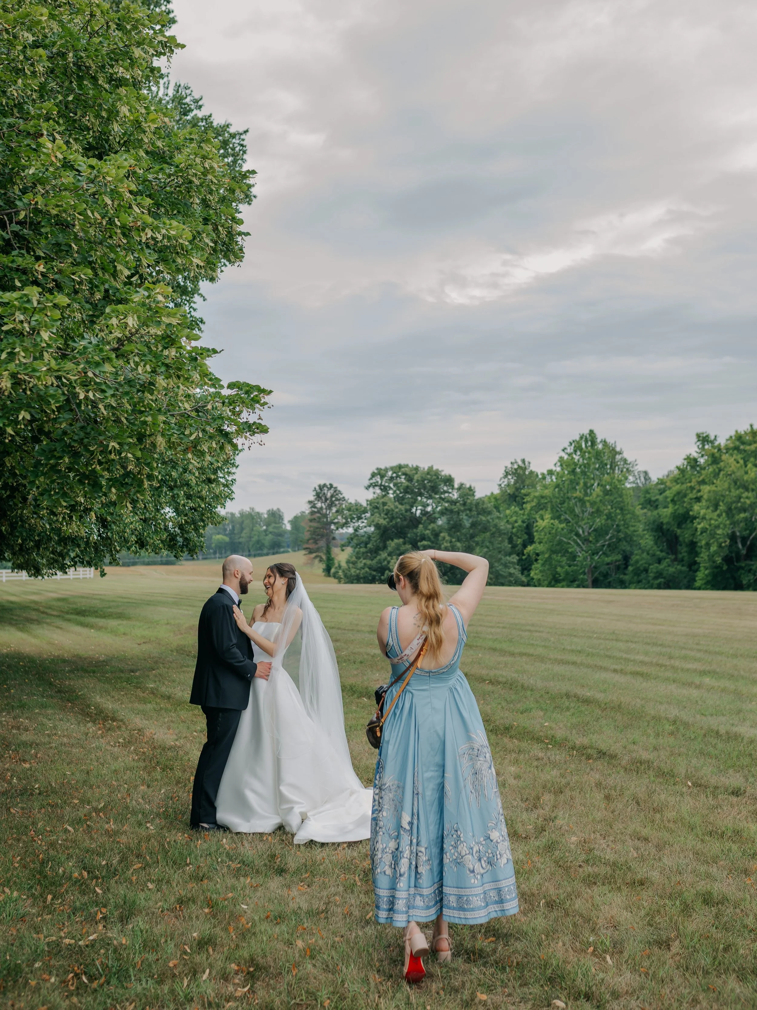 a little re-introduction 🤍

I&rsquo;m Sarah &mdash; a Charlottesville wedding photographer who will fix your veil, hype you up, and probably tear up during your vows😭

if you&rsquo;re dreaming of something timeless &amp; full of feeling&hellip; I&r