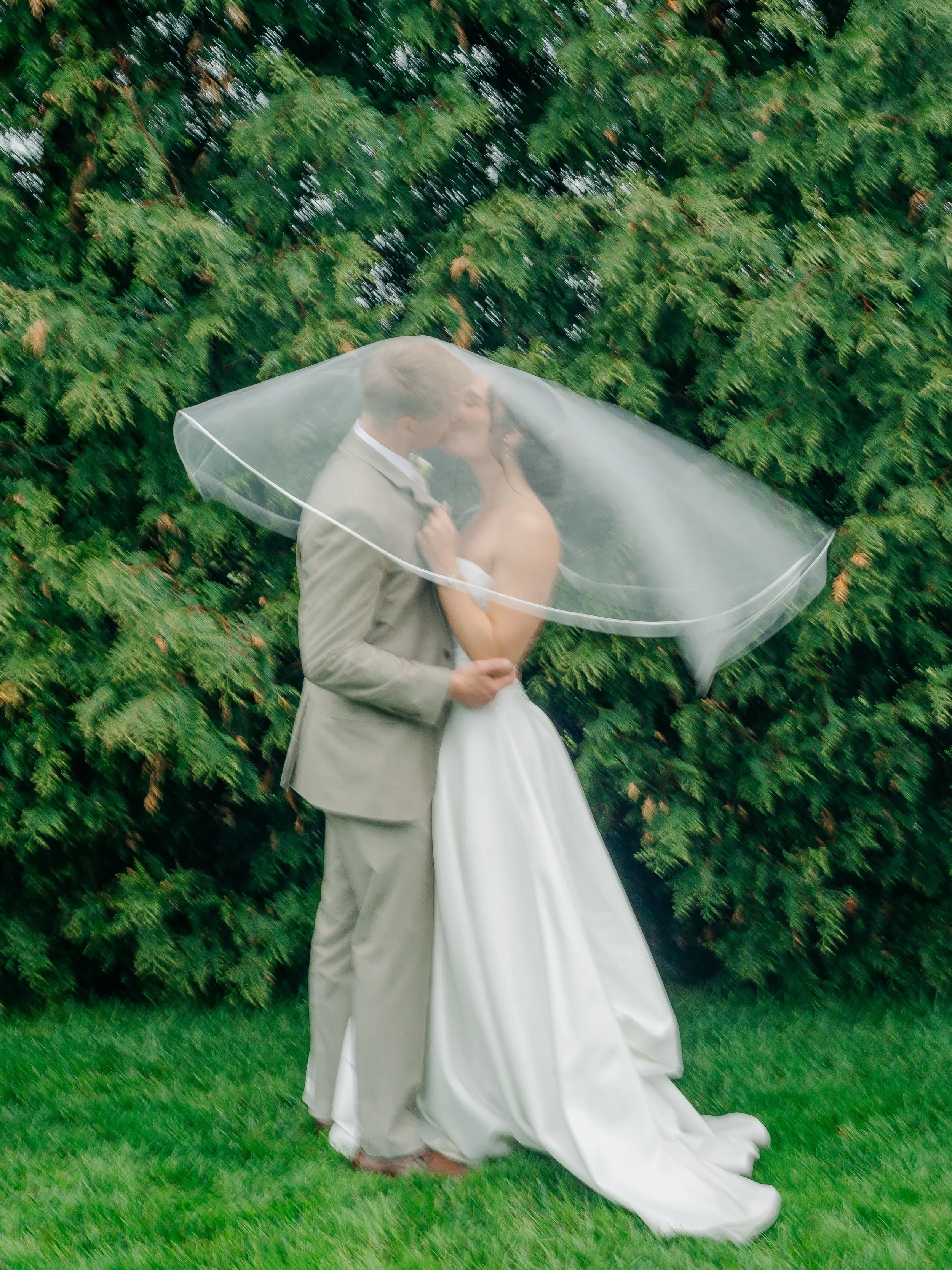 You don&rsquo;t need perfect weather&hellip;
you just need the right person (&amp; photographer who will dance in the rain with you both!!)🤍

The wind will pick up.
The rain might fall.
Your timeline might shift in ways you didn&rsquo;t plan.

But t