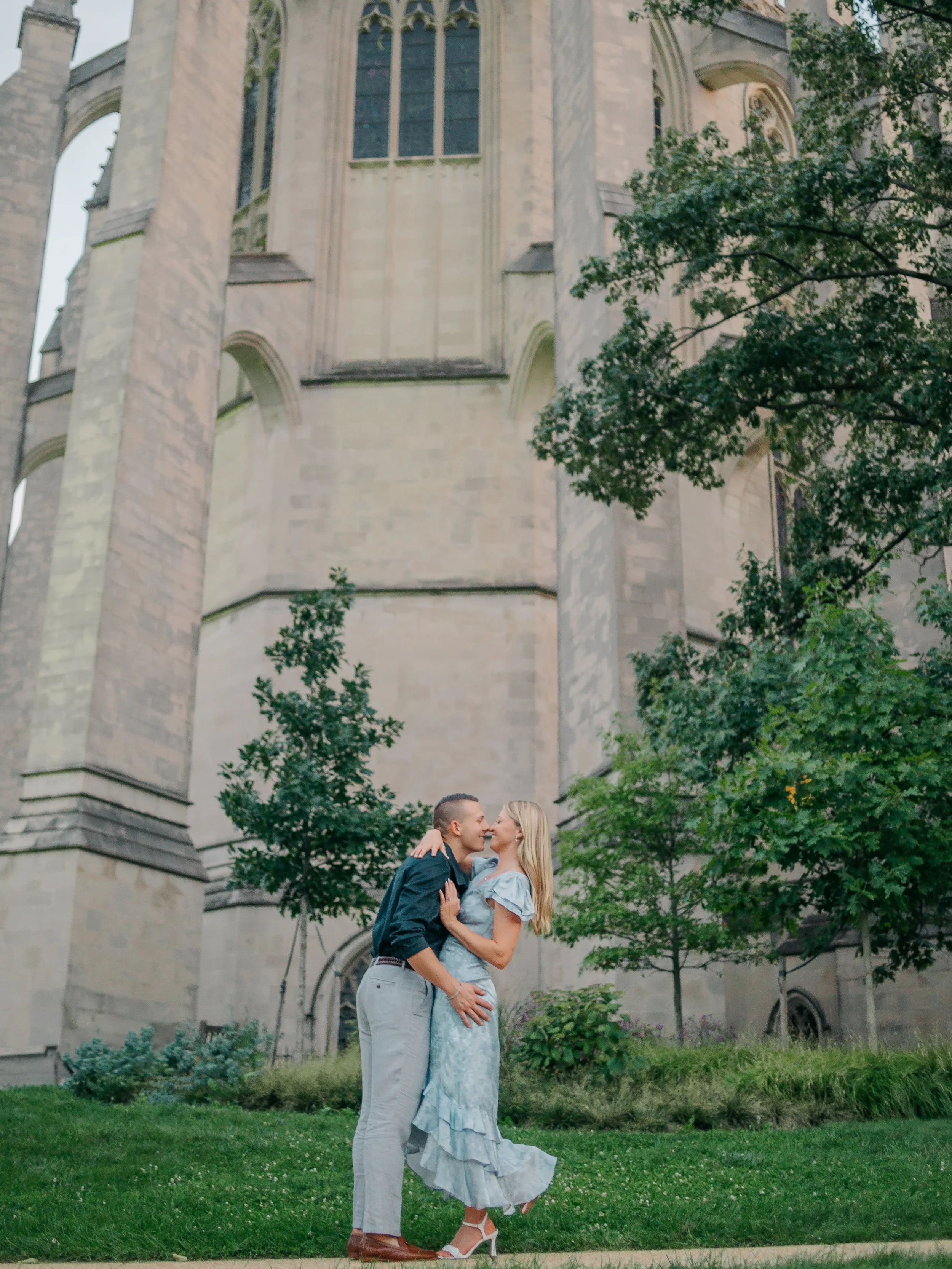 There are some photographs that feel less like photographs and more like little pieces of a love story you somehow stumbled upon (in the most beautiful place;))

The way he looks at her when she laughs,
the way she reaches for him without thinking &a