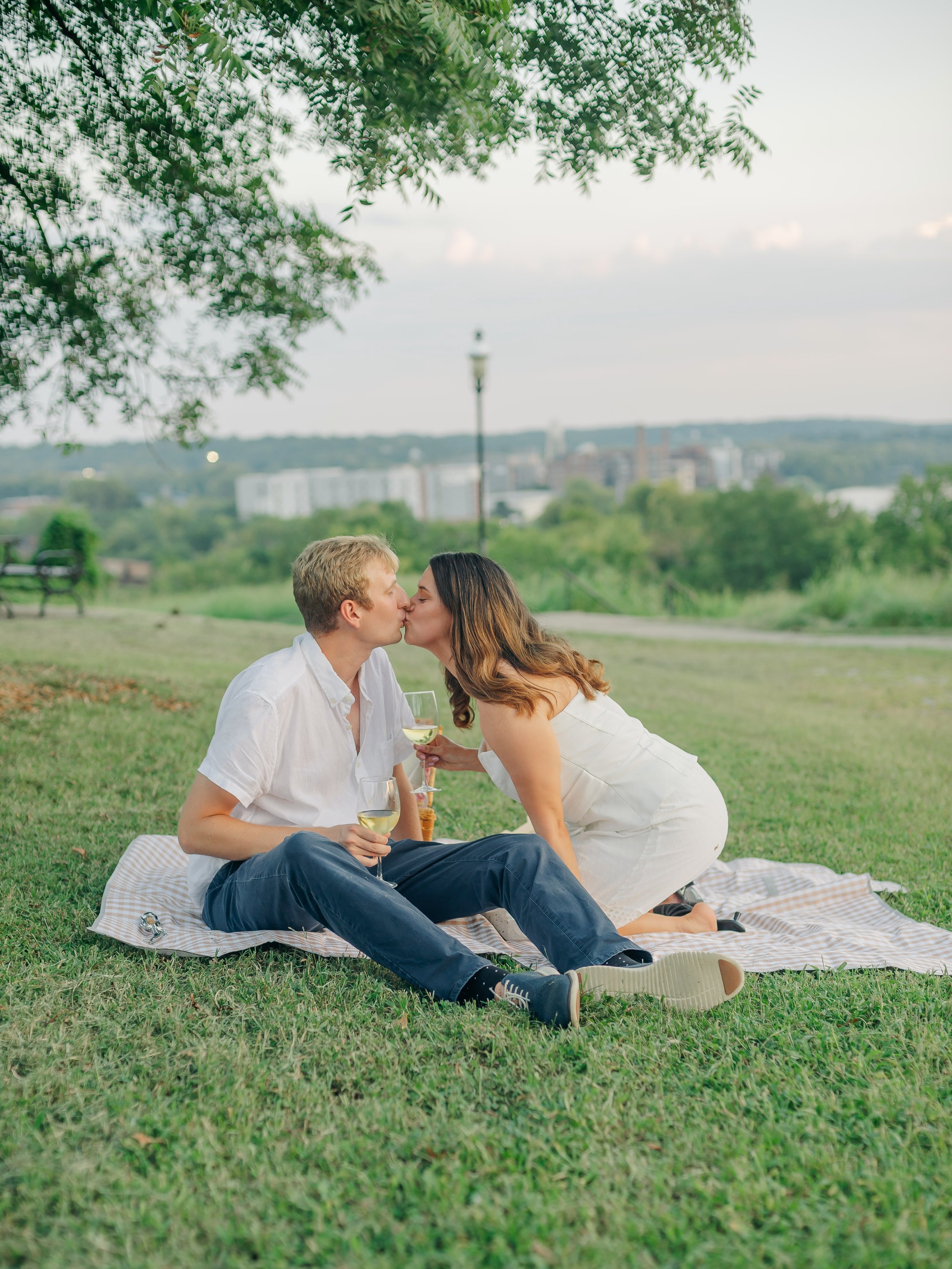 Maybe your engagement session isn&rsquo;t supposed to look like an engagement session&hellip;

-Maybe it looks like sharing a pizza on a blanket, while drinking wine together and your dog tries to steal the spotlight (poppy is a main character)

Or i