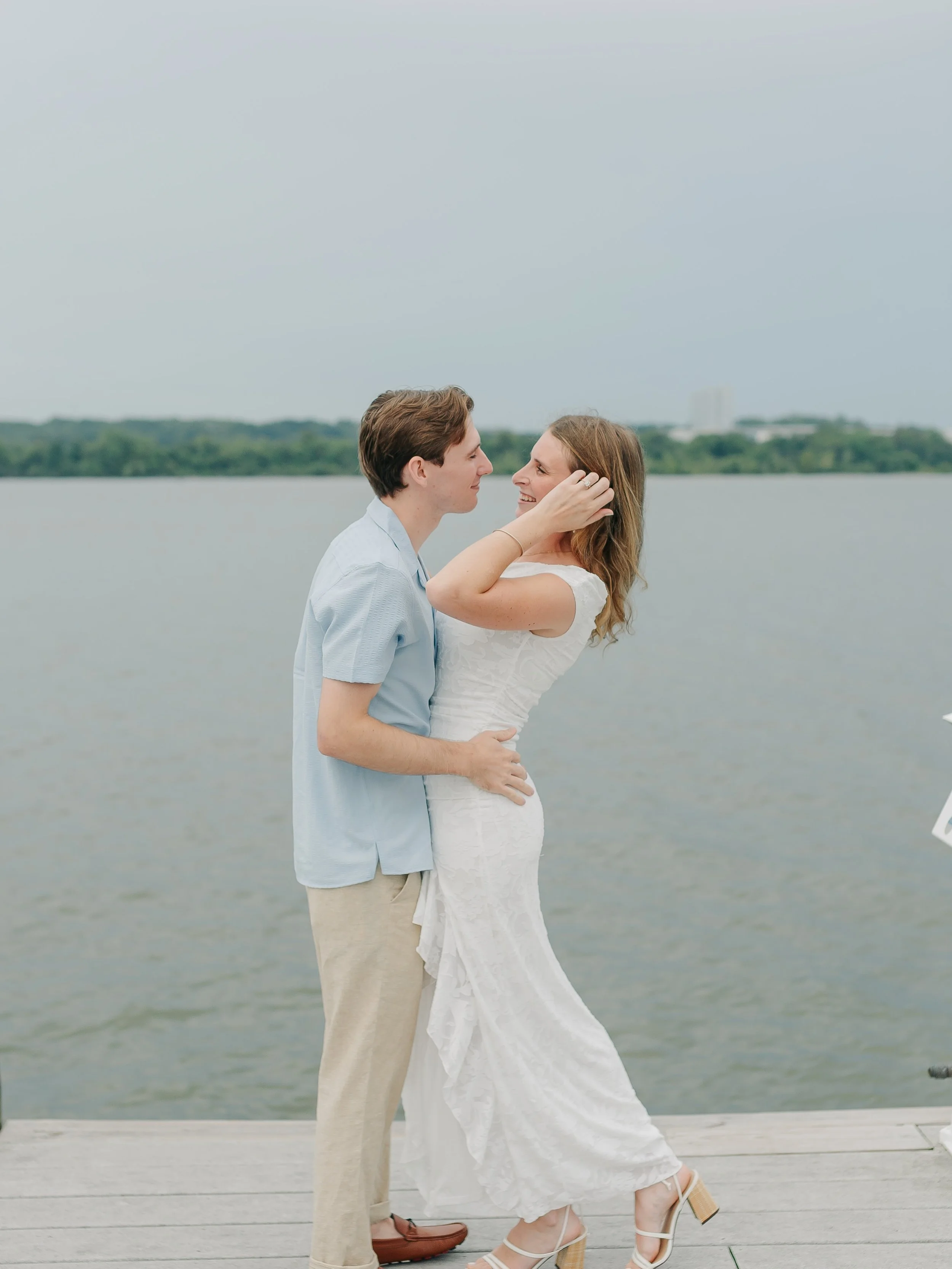 You don&rsquo;t have to know how to pose.
You just have to be in love. 🤍

Because the best engagement photos aren&rsquo;t really about posing.

They&rsquo;re about the way he looks at you when you aren&rsquo;t paying attention.

The way you laugh wh