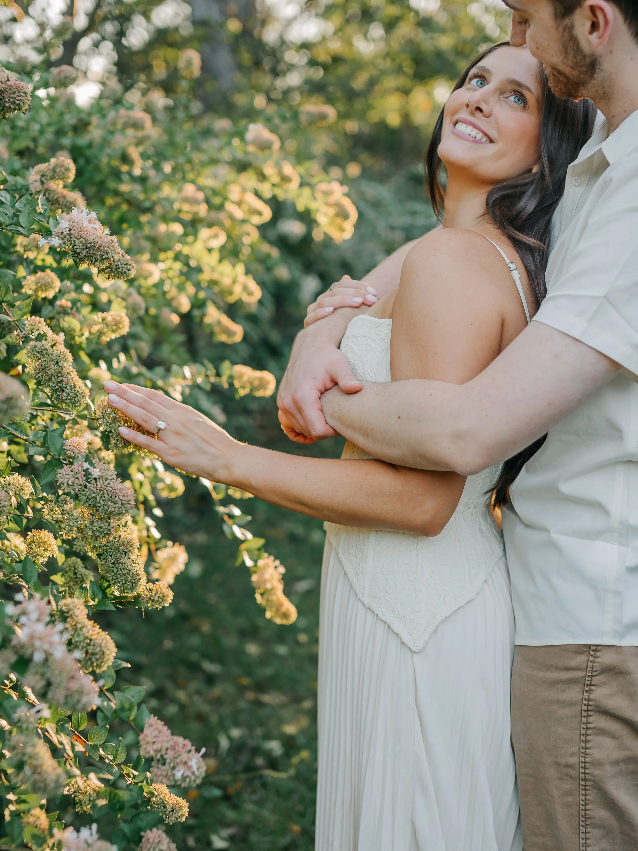 Your engagement photos should feel like a love story&mdash;not a photoshoot. 🤍

You don&rsquo;t need to know how to pose.

You don&rsquo;t need to be naturally comfortable in front of a camera.

And you definitely don&rsquo;t need to spend an hour w