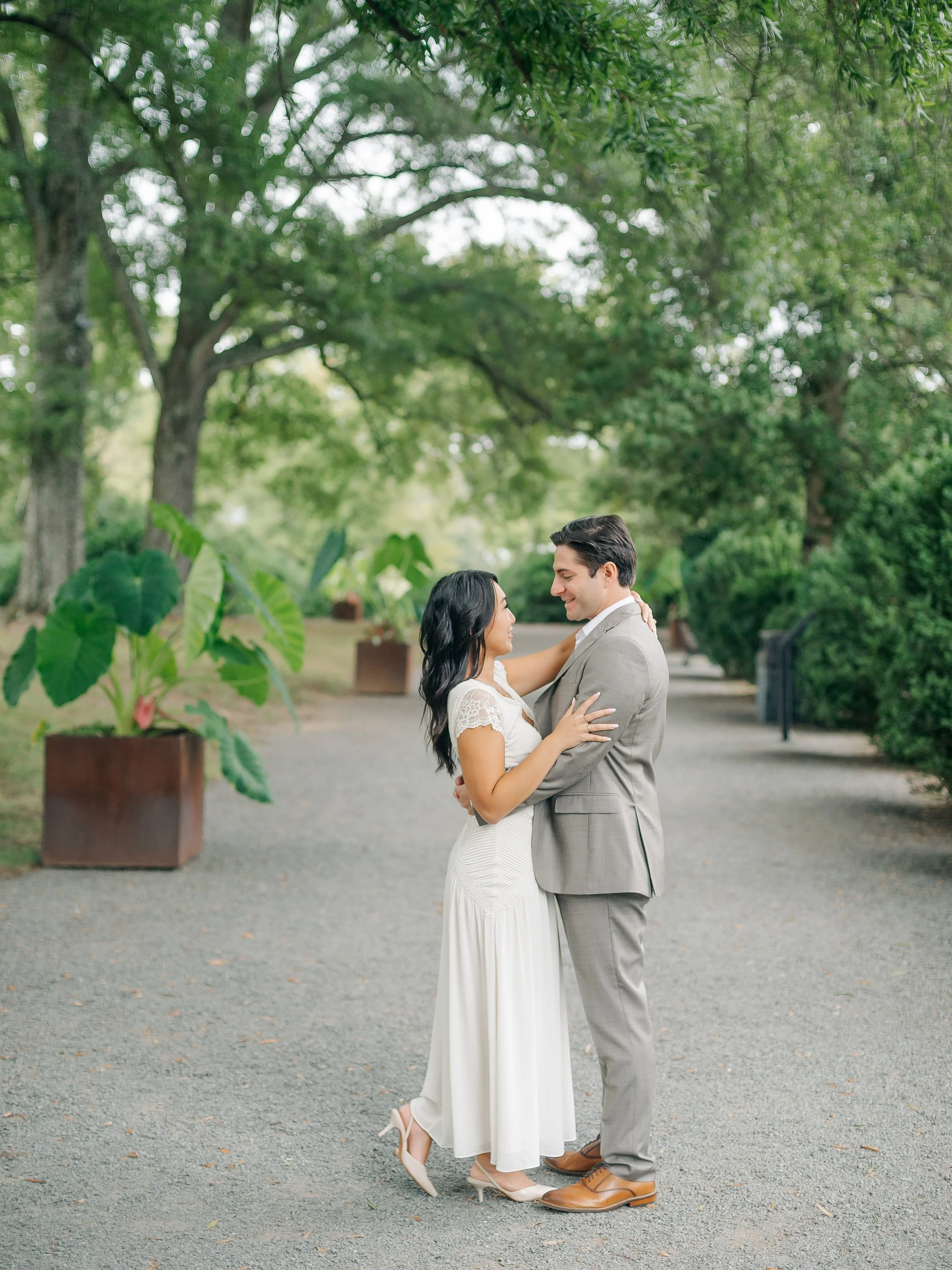 The goal isn&rsquo;t to make your wedding photos look perfect, It&rsquo;s to make them feel unforgettable &amp; completely you🤍

The quiet moments, the way he looks at you when you aren&rsquo;t paying attention, laughing, his hand on your waist, you