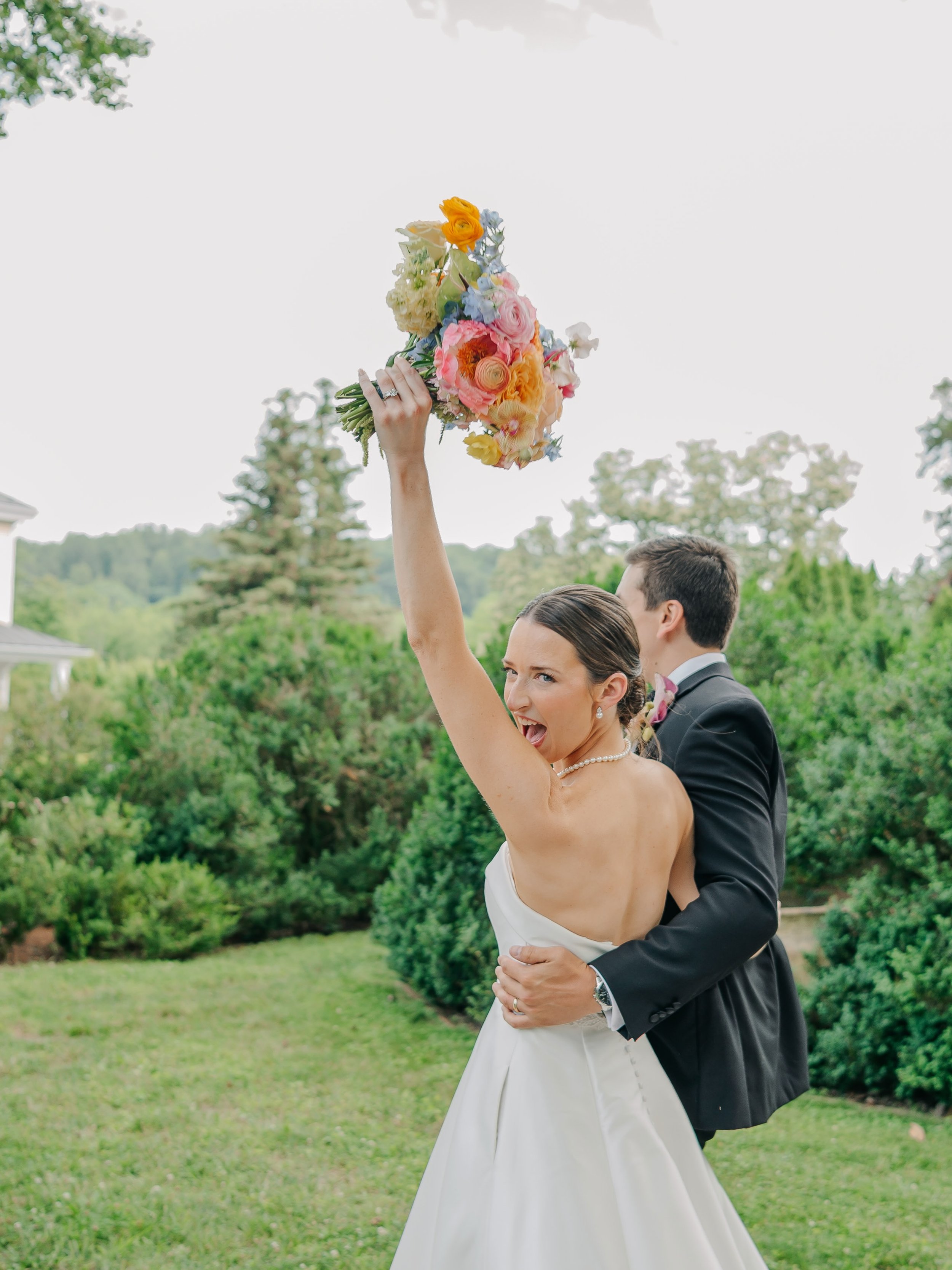 I&rsquo;m here for the couples who want a beautiful wedding, but an even better time 🥂

You know&hellip;the kind of day where the details are thoughtfully chosen, the flowers are unforgettable, and everything feels like a reflection of the two of yo