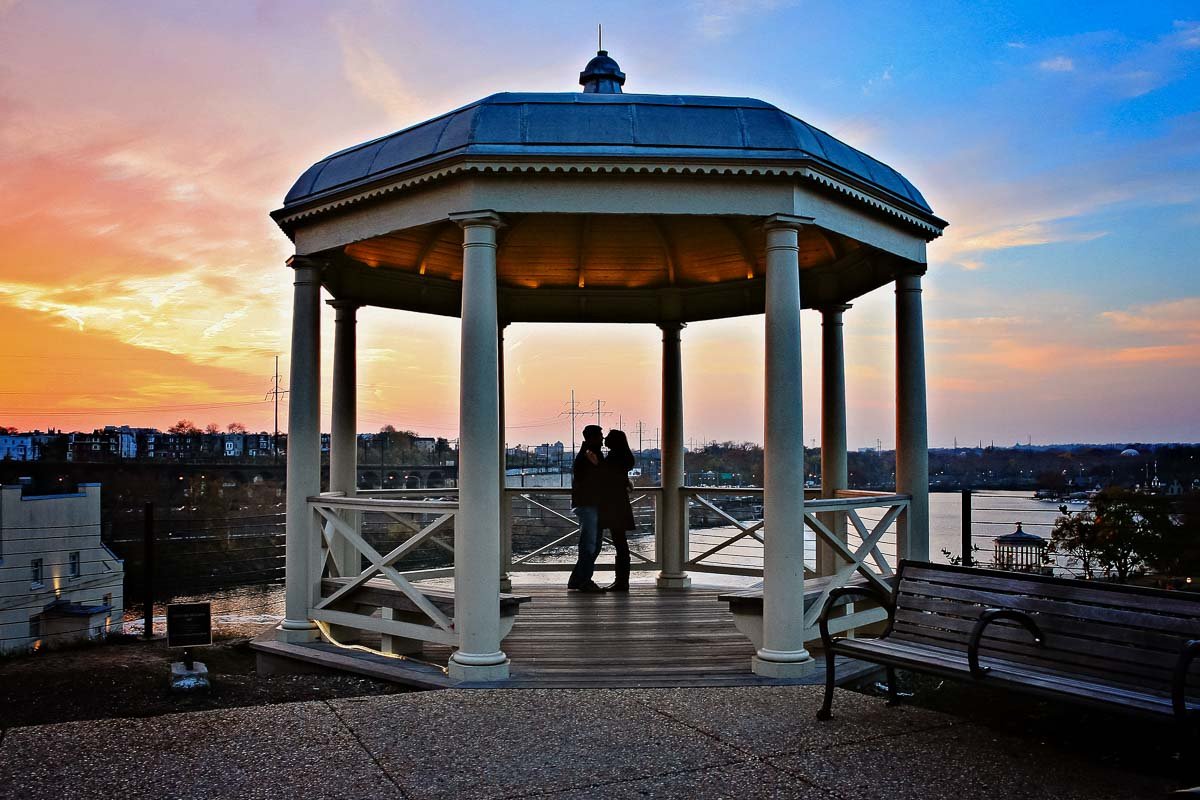 philadelphia-engagement-photographer-creative-candid-urban-romantic-art-museum-waterworks-sunset.jpg