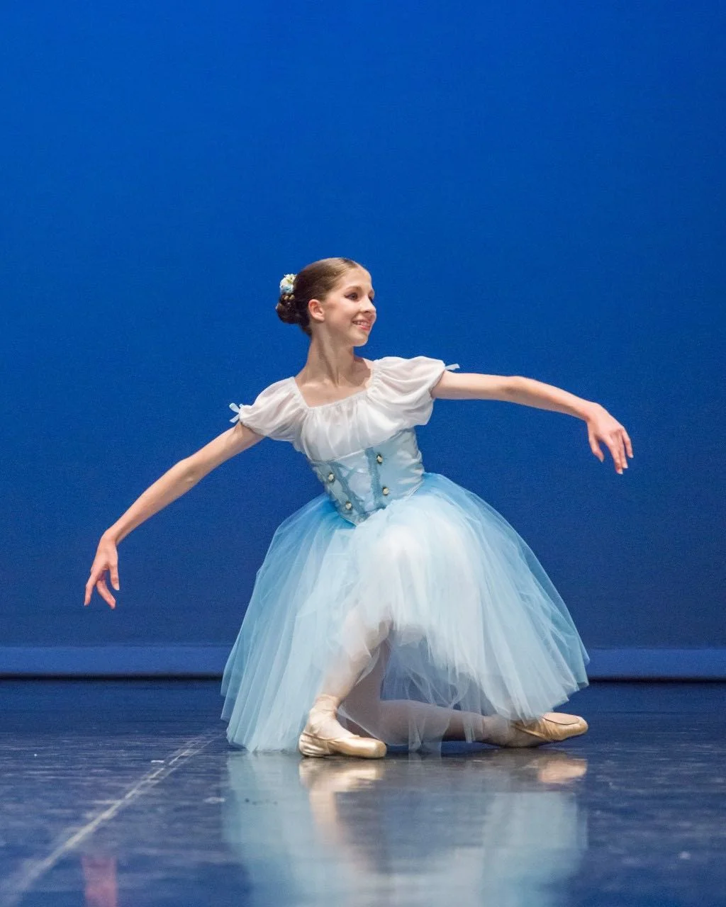 amy performing her giselle variation at the alana haines awards, 2017.