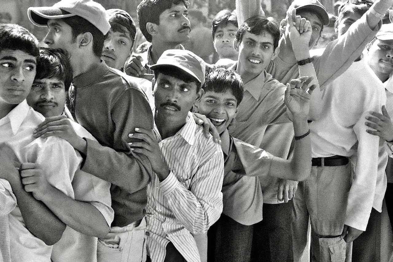 Sachin's queue, Mumbai, 2001