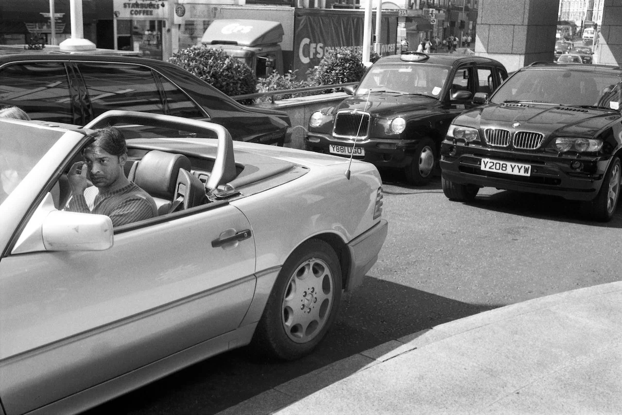 Shoaib Akhtar outside the Australian team hotel, Kensington Gardens, London, July 2001 