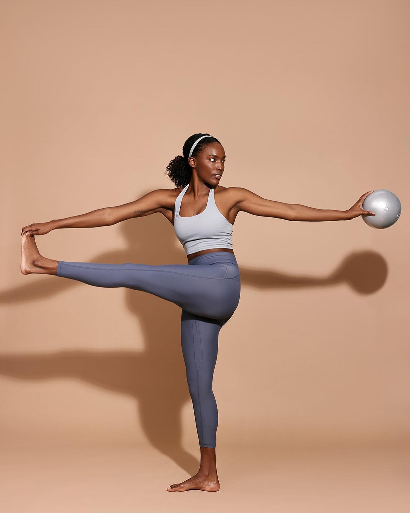 It&rsquo;s all about balance ⚖️

#fitnessmodel #pilates #yogaball #athlete #runner #sluagency