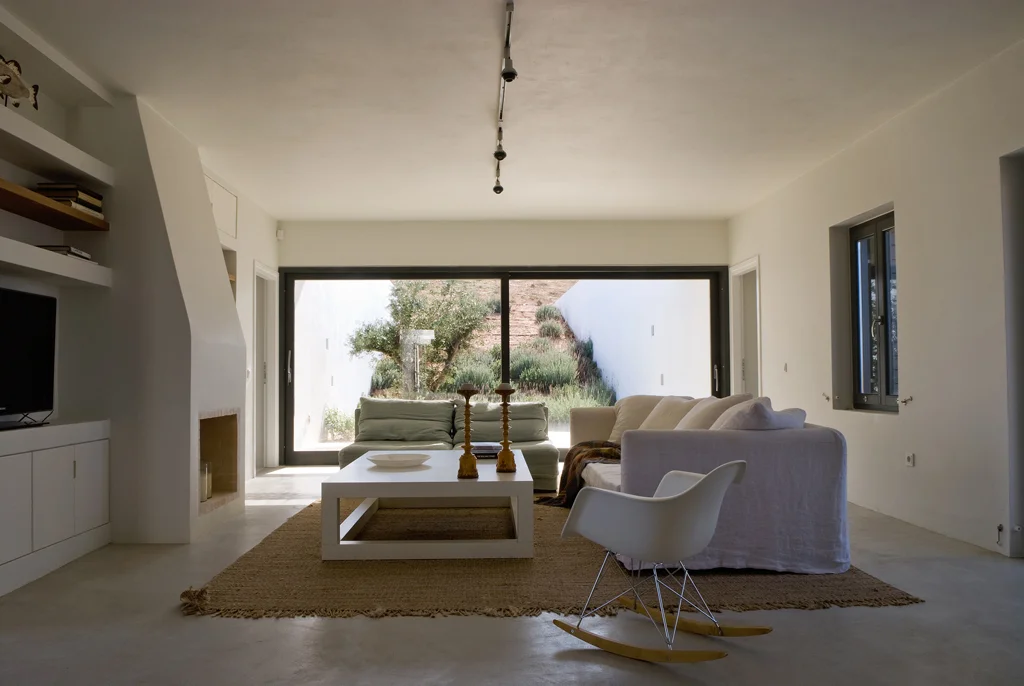 Aloni_interior_b.jpg