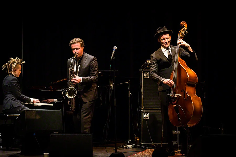 Wojtek_Mazolewski_Quintet_in_concert_(212811).jpg